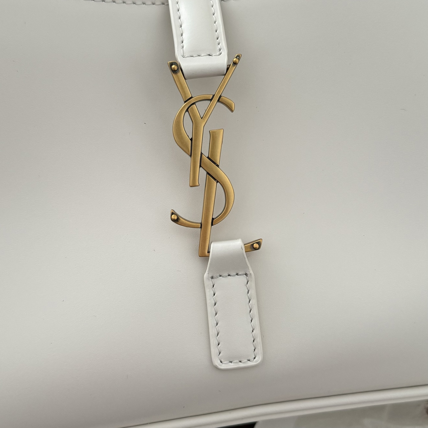 全套包装！原厂LE 5À7平纹马鞍腋下包，包身轻盈，设计极简，搭配品牌logo钩扣开合设计，低调又不失美