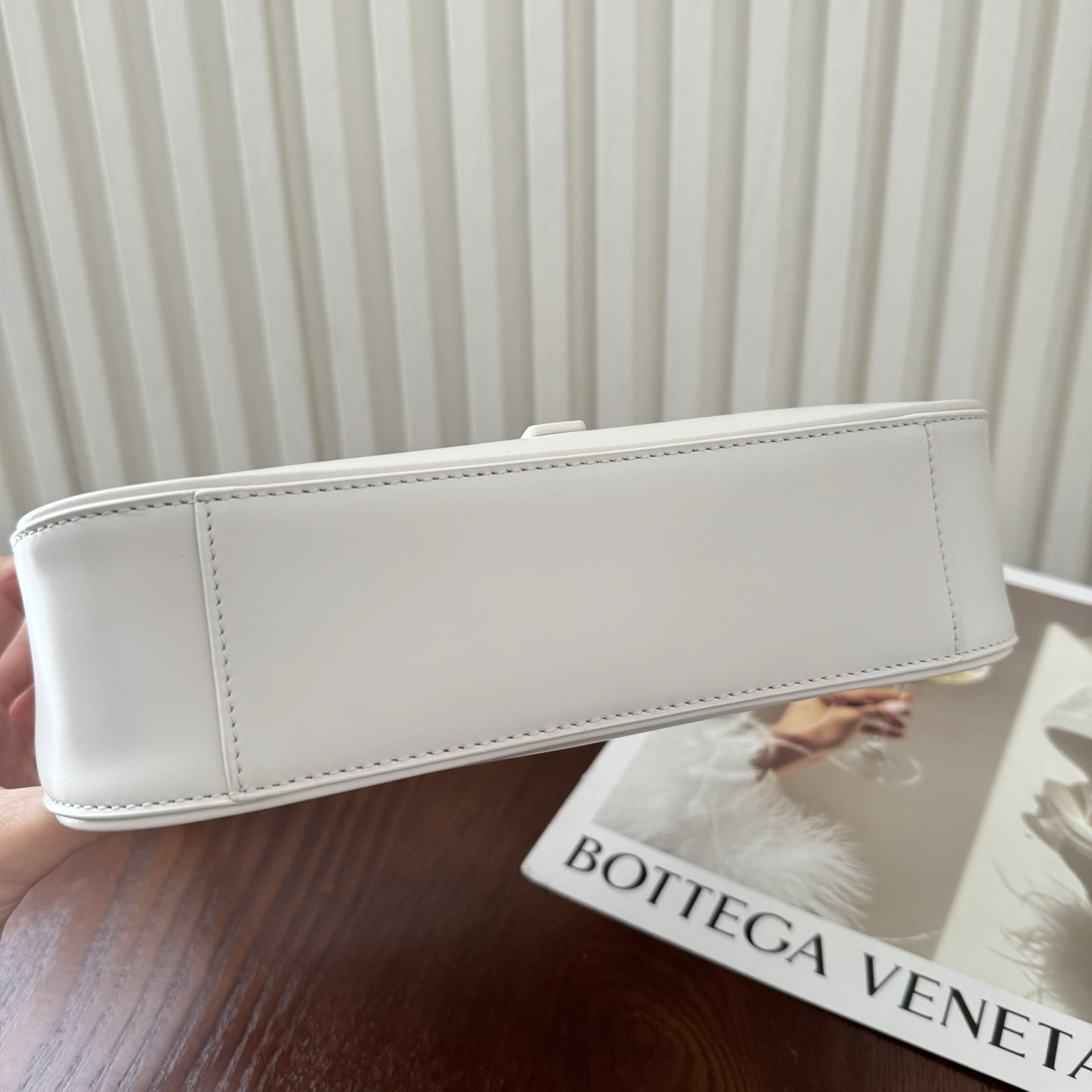 全套包装！原厂LE 5À7平纹马鞍腋下包，包身轻盈，设计极简，搭配品牌logo钩扣开合设计，低调又不失美