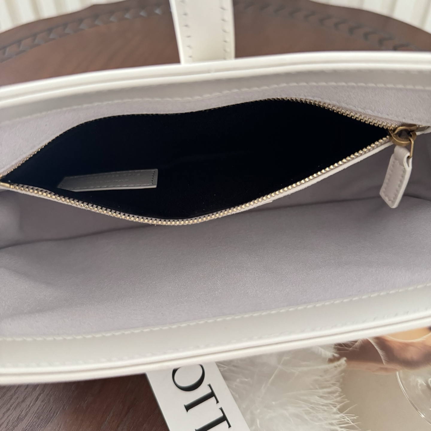 全套包装！原厂LE 5À7平纹马鞍腋下包，包身轻盈，设计极简，搭配品牌logo钩扣开合设计，低调又不失美