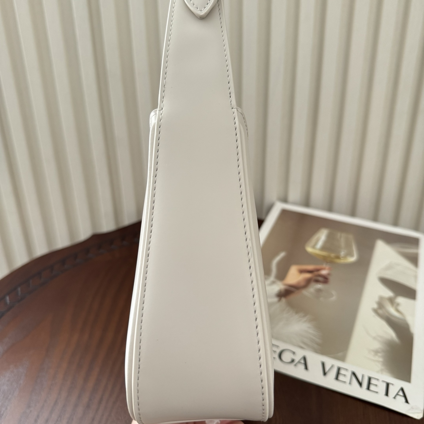 全套包装！原厂LE 5À7平纹马鞍腋下包，包身轻盈，设计极简，搭配品牌logo钩扣开合设计，低调又不失美