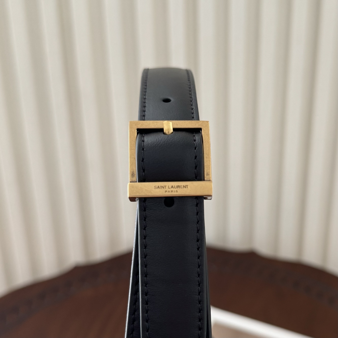 全套包装！原厂LE 5À7平纹马鞍腋下包，包身轻盈，设计极简，搭配品牌logo钩扣开合设计，低调又不失美