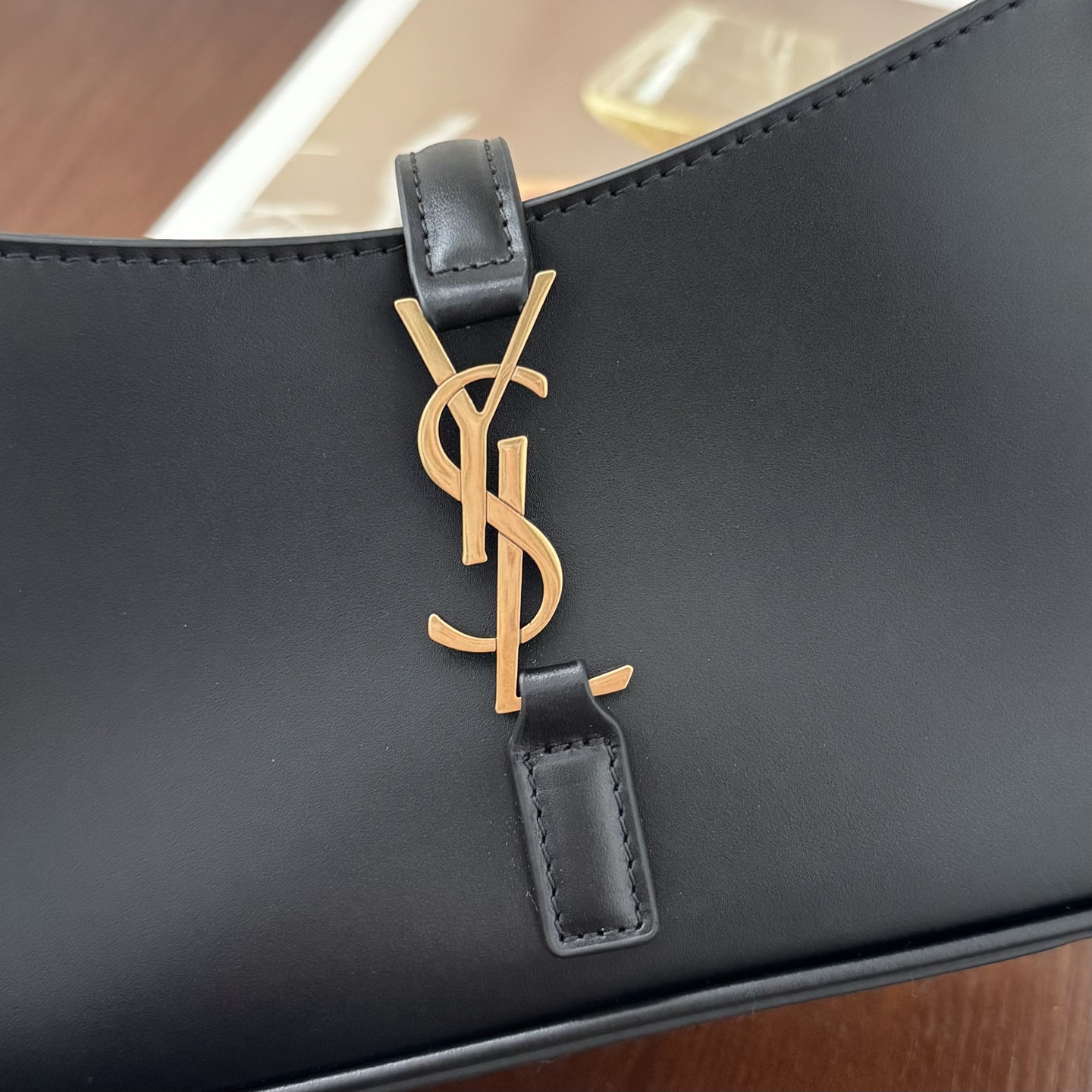 全套包装！原厂Mini LE 5À7腋下包，小小的超级可爱。在保留了包型复古优雅的前提下，增加了很多精致