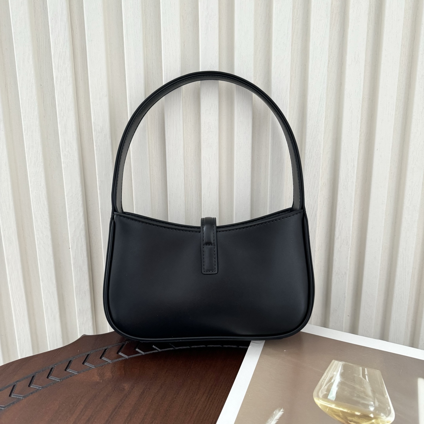 全套包装！原厂Mini LE 5À7腋下包，小小的超级可爱。在保留了包型复古优雅的前提下，增加了很多精致