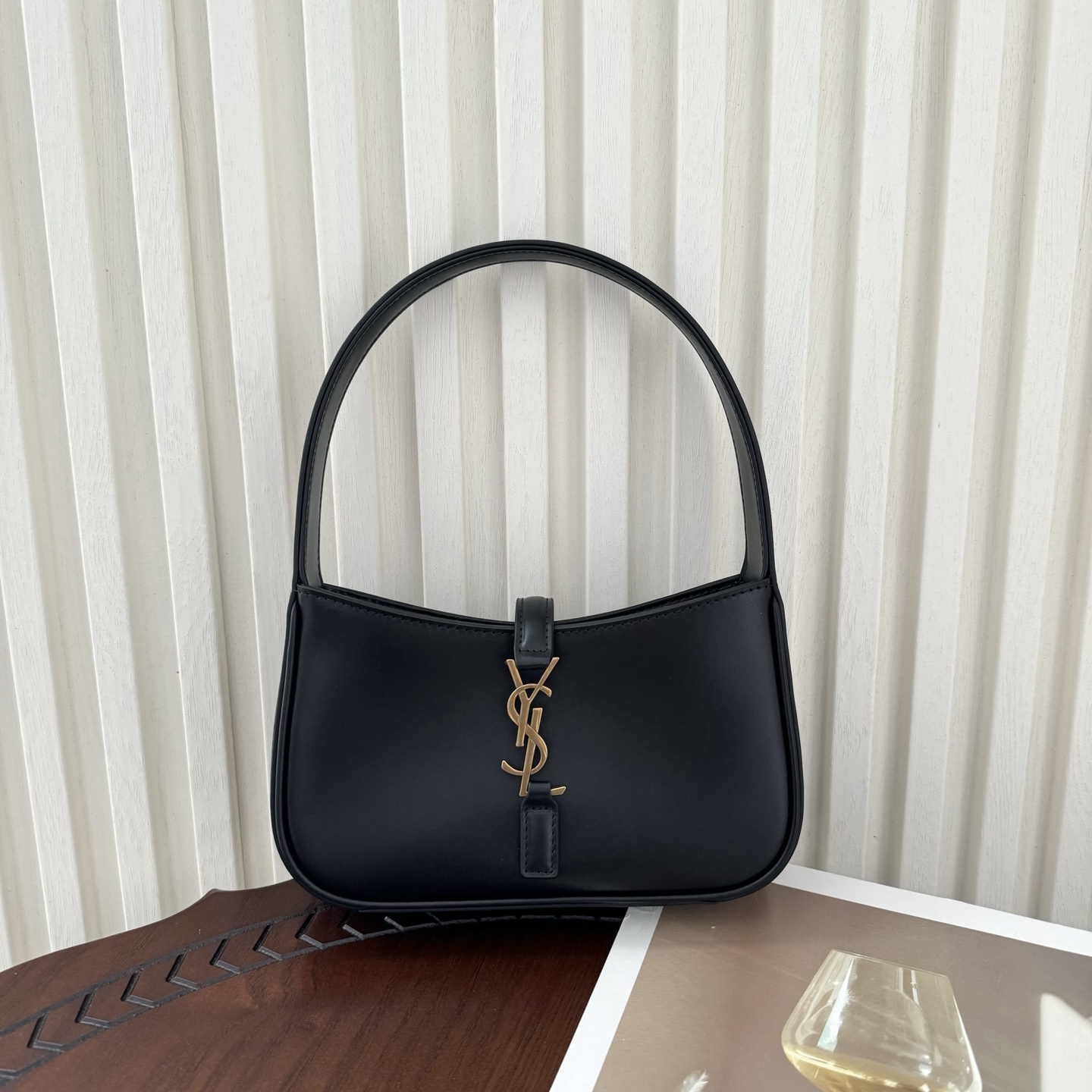 全套包装！原厂Mini LE 5À7腋下包，小小的超级可爱。在保留了包型复古优雅的前提下，增加了很多精致