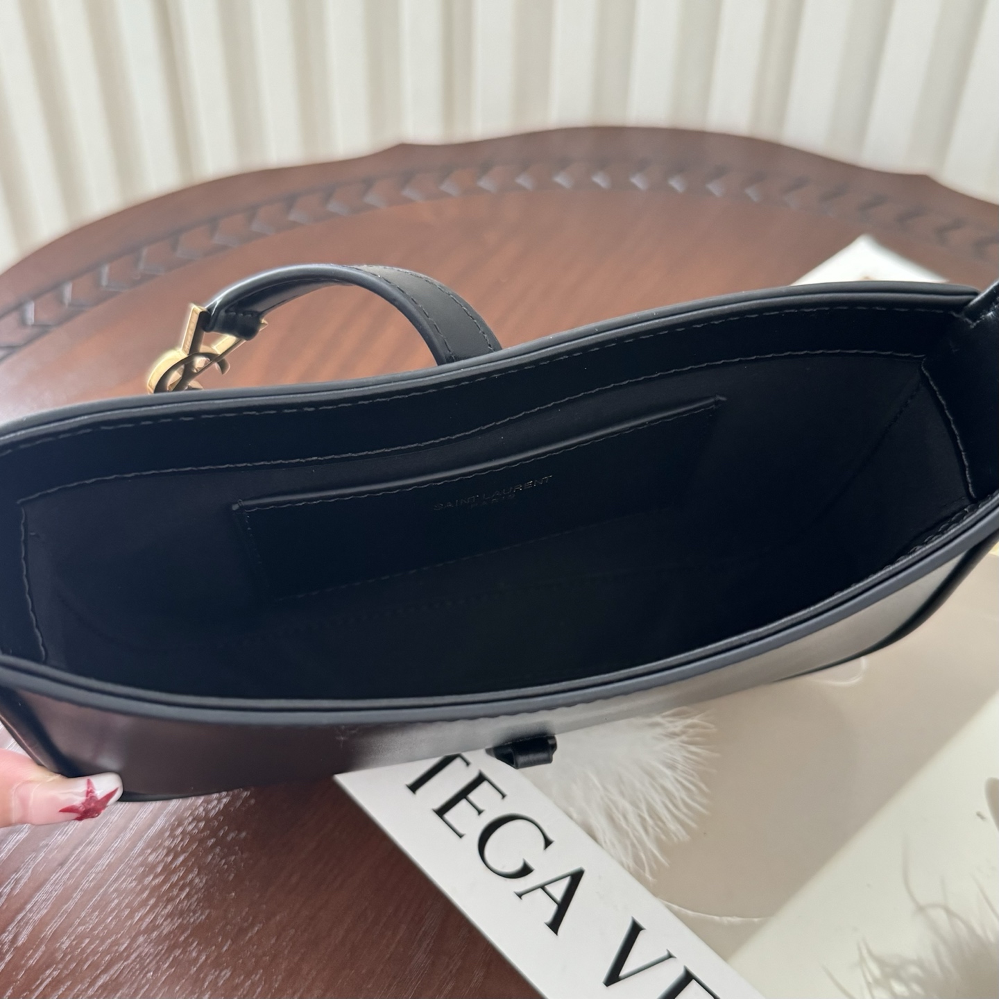 全套包装！原厂Mini LE 5À7腋下包，小小的超级可爱。在保留了包型复古优雅的前提下，增加了很多精致