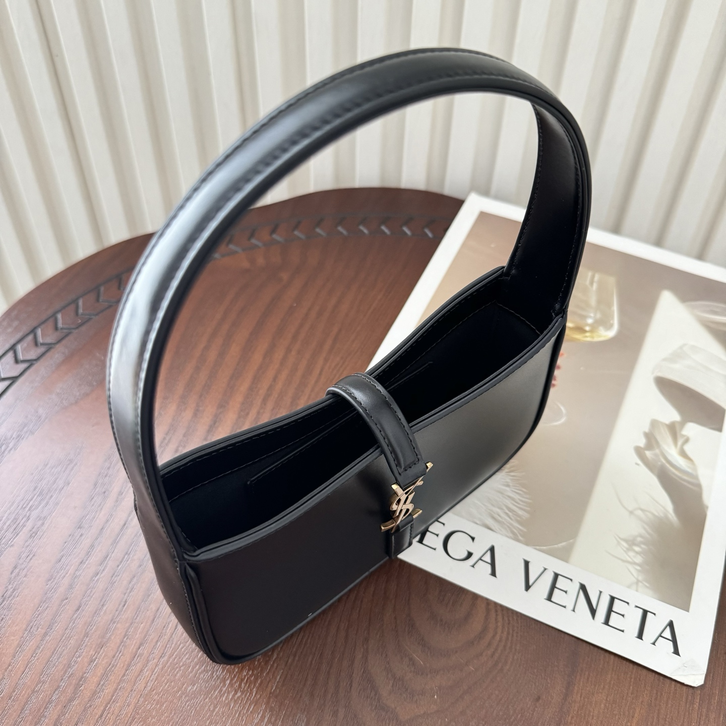 全套包装！原厂Mini LE 5À7腋下包，小小的超级可爱。在保留了包型复古优雅的前提下，增加了很多精致