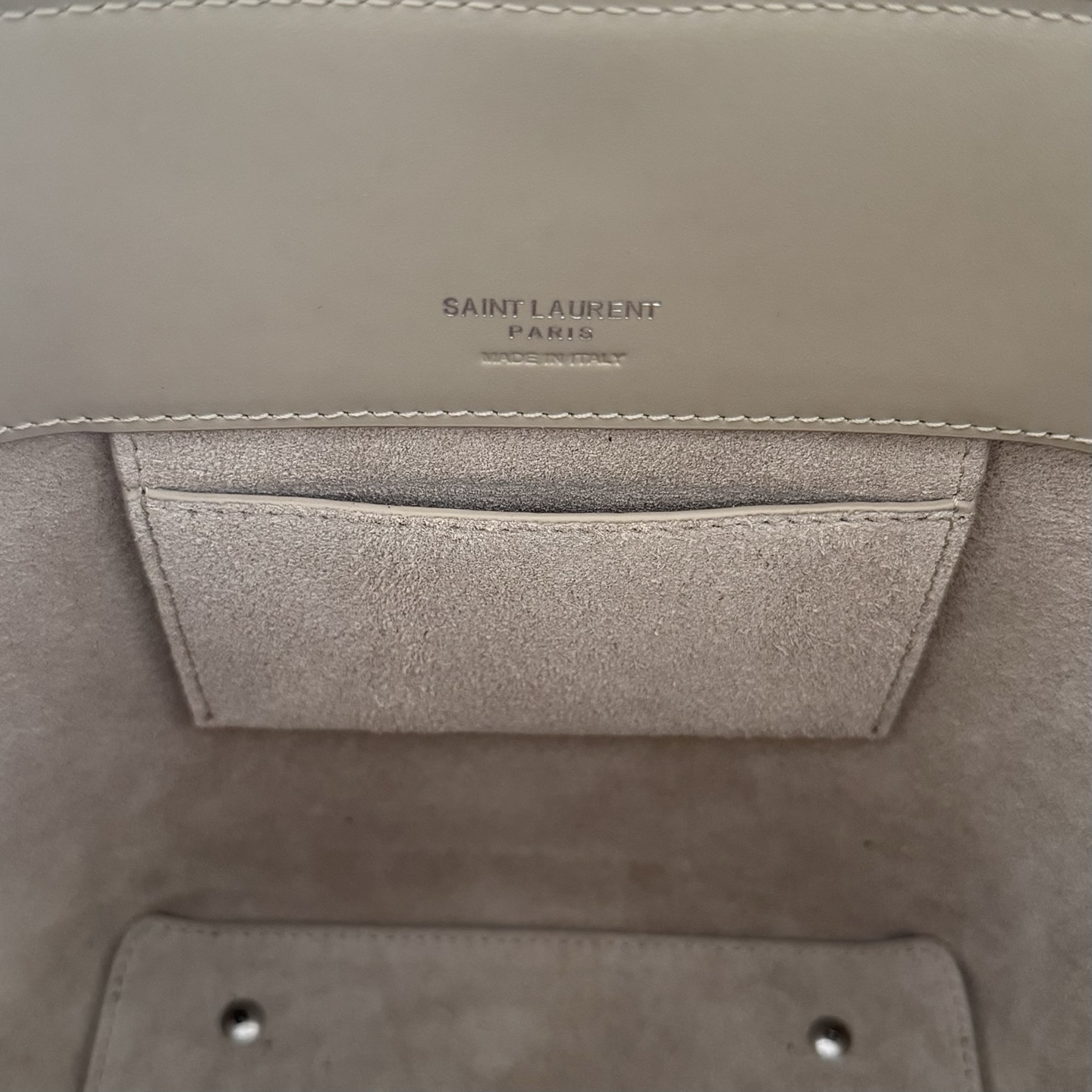 全套包装！LE 37小号水桶包，硬挺有型。整个包身用高级质感的小牛皮材质，风格依旧是Y家简单又自带酷飒的