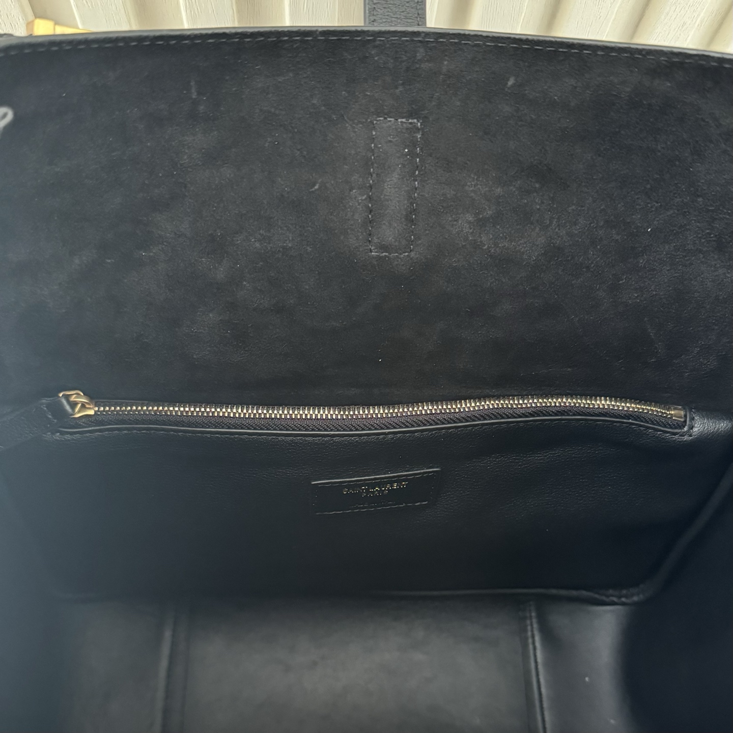 全套包装！LE 5À7 HOBO大号腋下包，简约风格设计，原厂牛皮材质，包身软塌塌的，很随性。容量巨大无