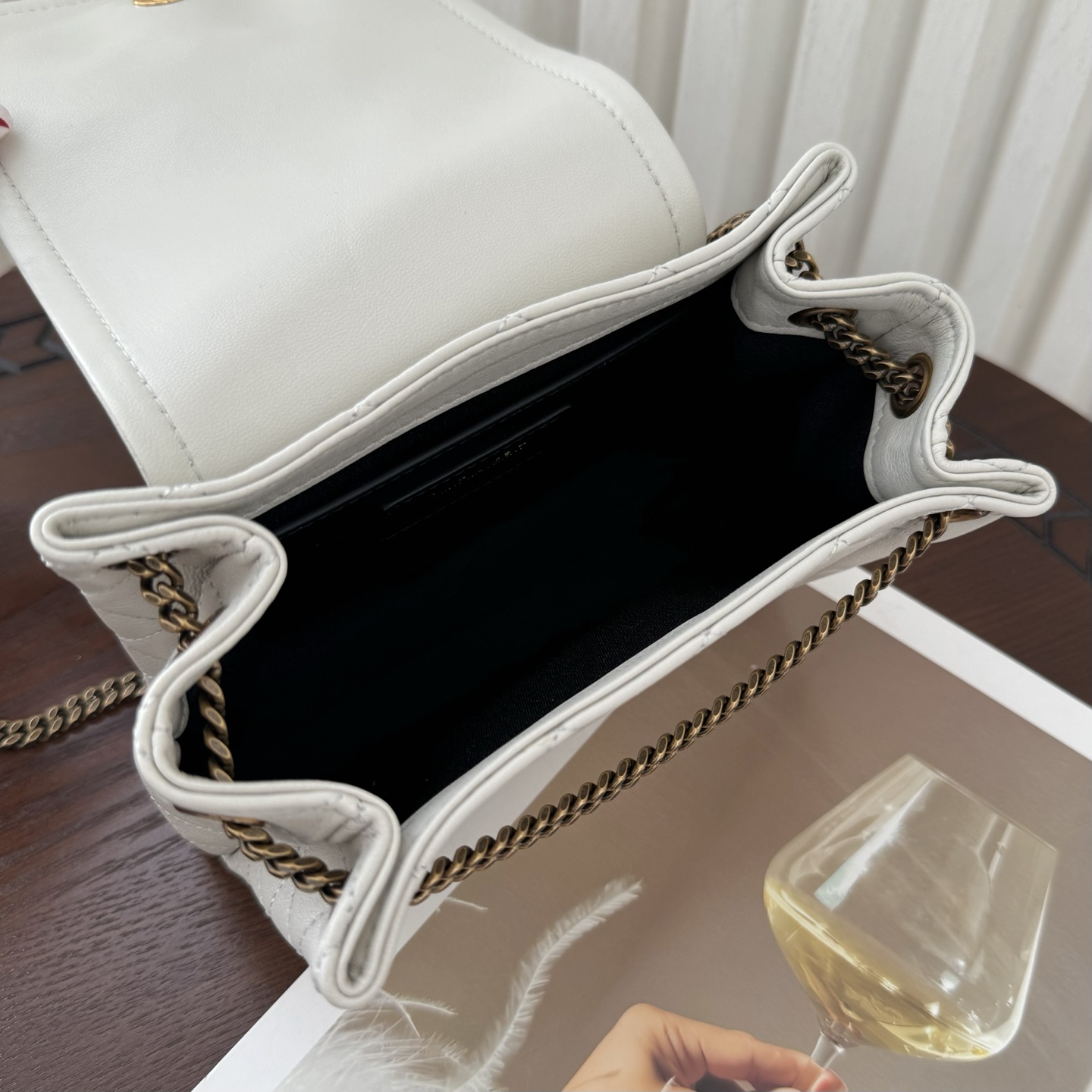 全套包装！原厂Monogram Mini Nolita，复古的翻盖信封包盖搭配菱格绗缝设计，小小的包身，