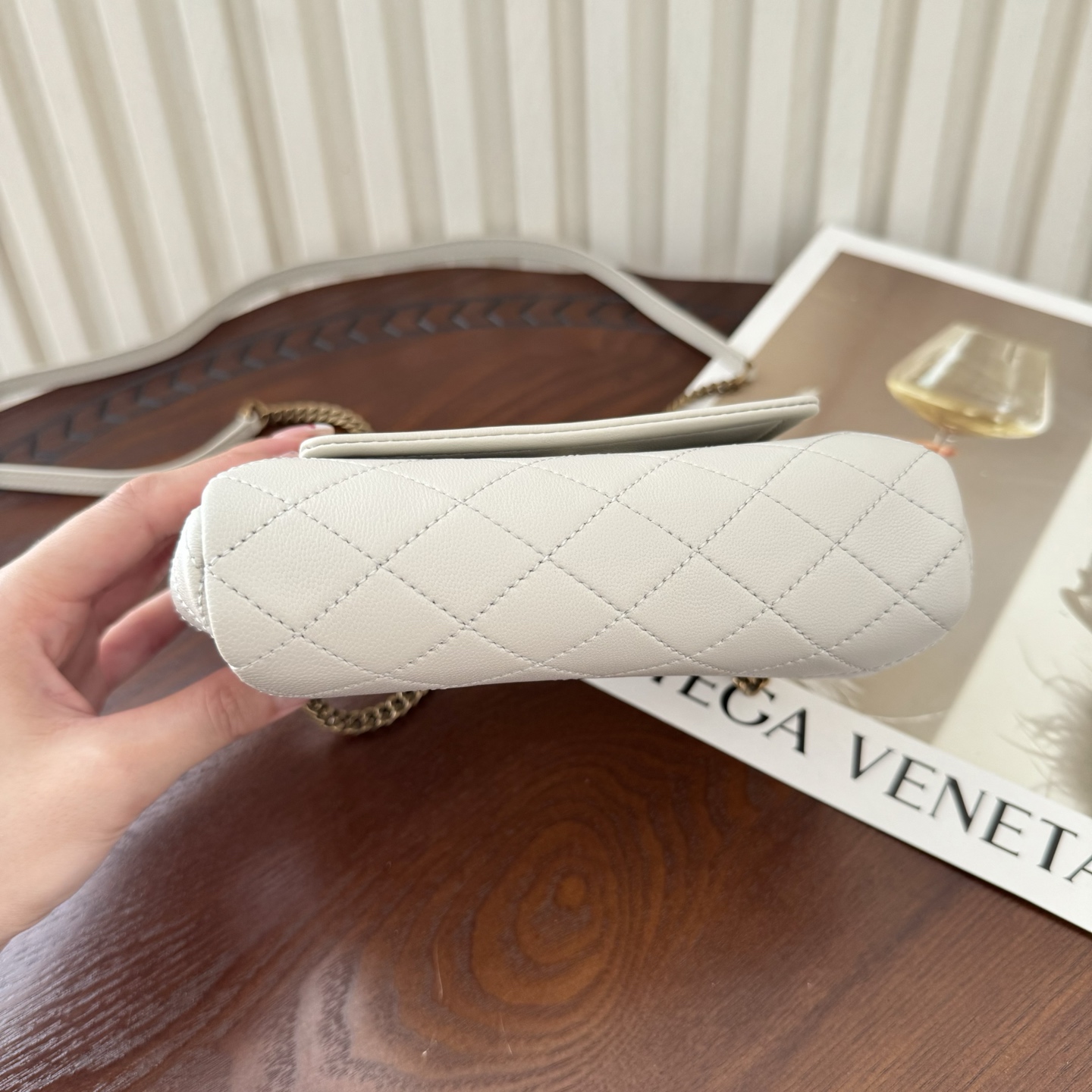 全套包装！原厂Monogram Mini Nolita，复古的翻盖信封包盖搭配菱格绗缝设计，小小的包身，