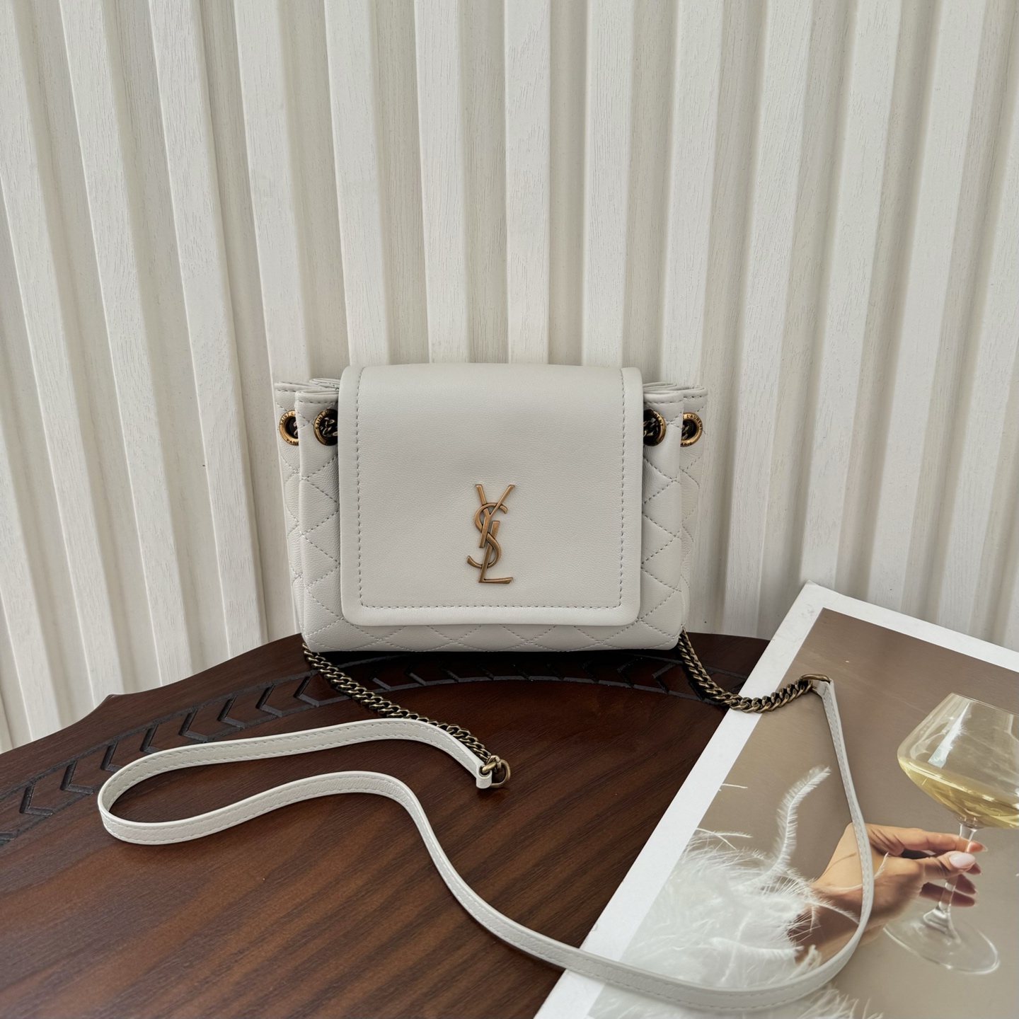 全套包装！原厂Monogram Mini Nolita，复古的翻盖信封包盖搭配菱格绗缝设计，小小的包身，