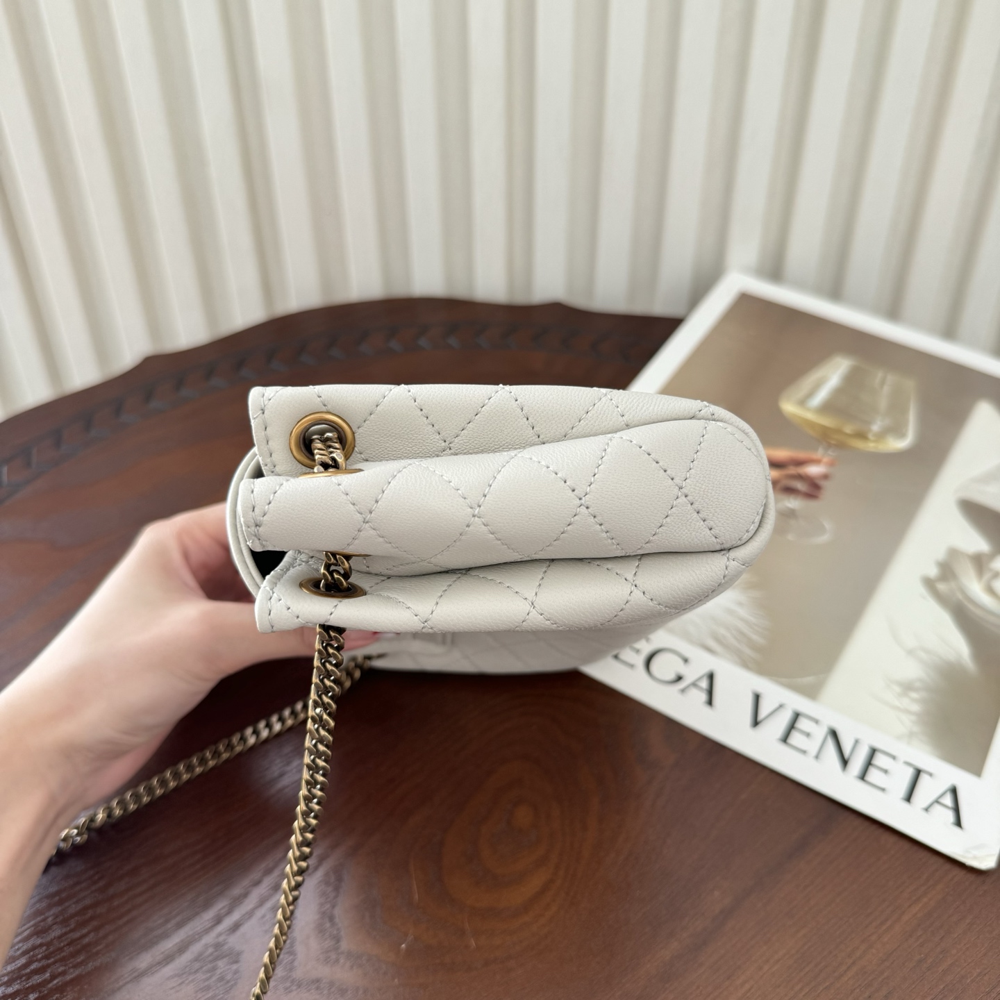 全套包装！原厂Monogram Mini Nolita，复古的翻盖信封包盖搭配菱格绗缝设计，小小的包身，