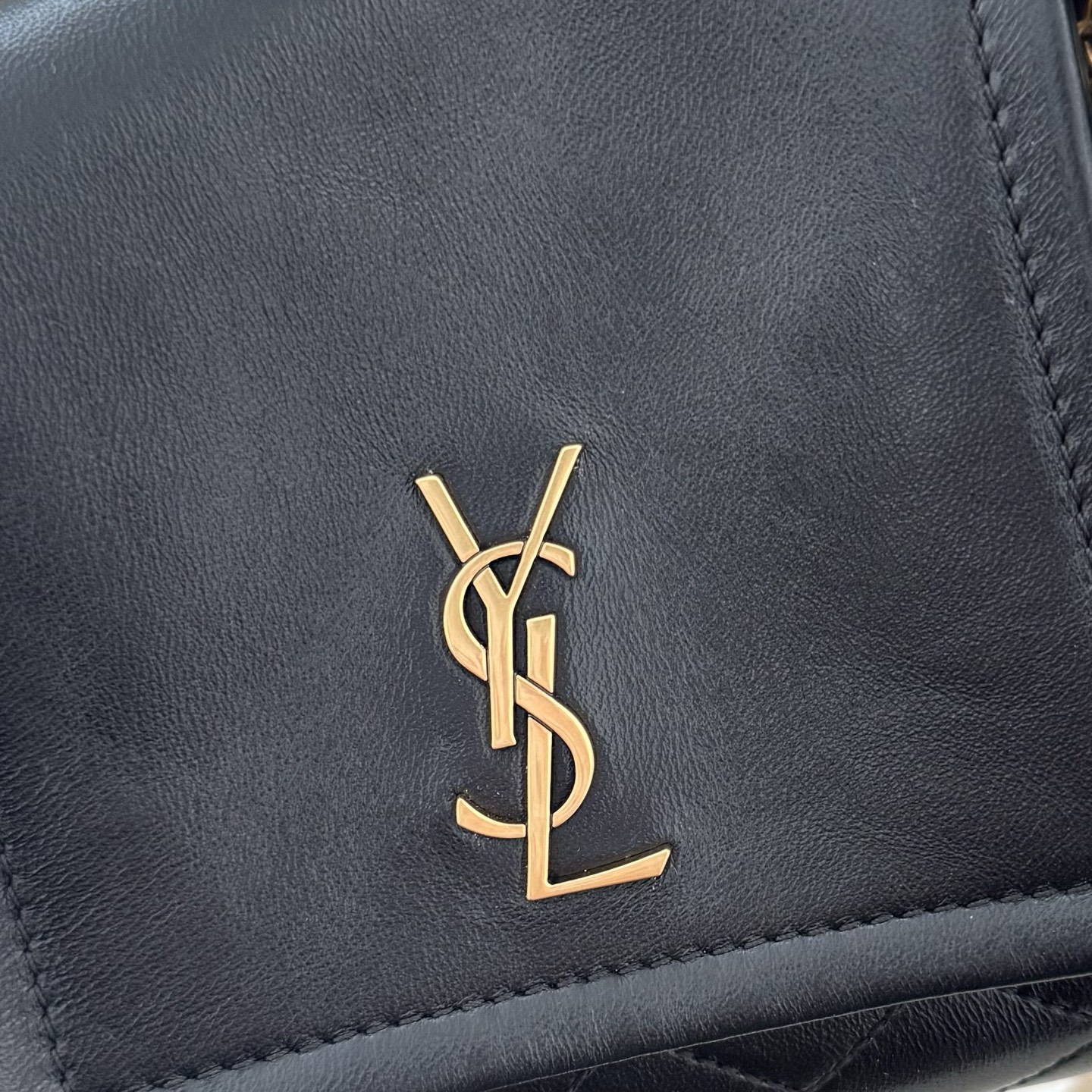 全套包装！原厂Monogram Mini Nolita，复古的翻盖信封包盖搭配菱格绗缝设计，小小的包身，