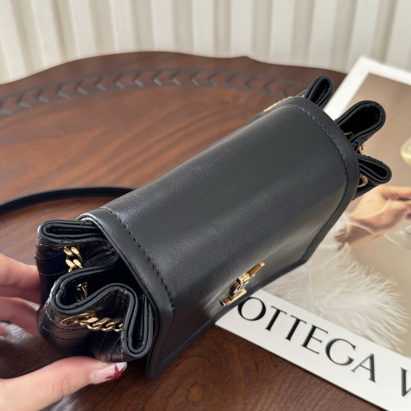 全套包装！原厂Monogram Mini Nolita，复古的翻盖信封包盖搭配菱格绗缝设计，小小的包身，