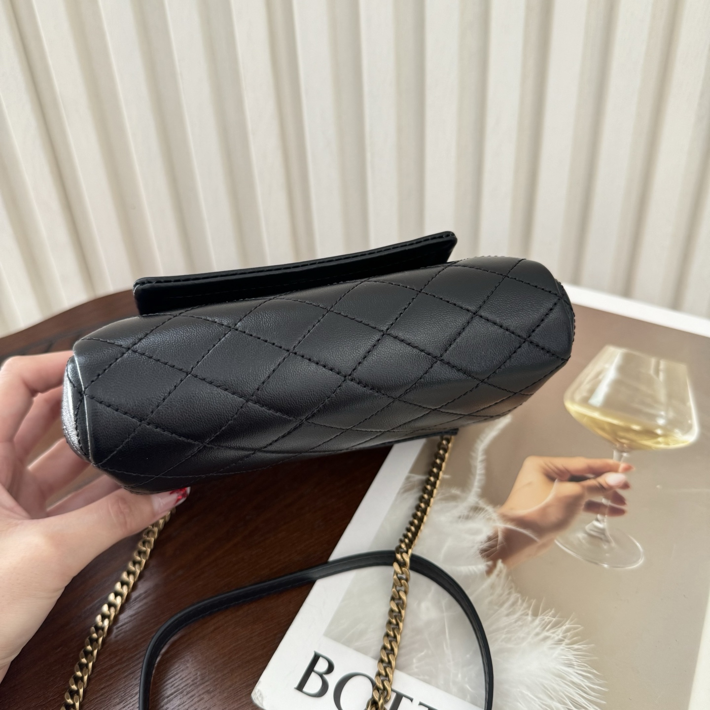 全套包装！原厂Monogram Mini Nolita，复古的翻盖信封包盖搭配菱格绗缝设计，小小的包身，