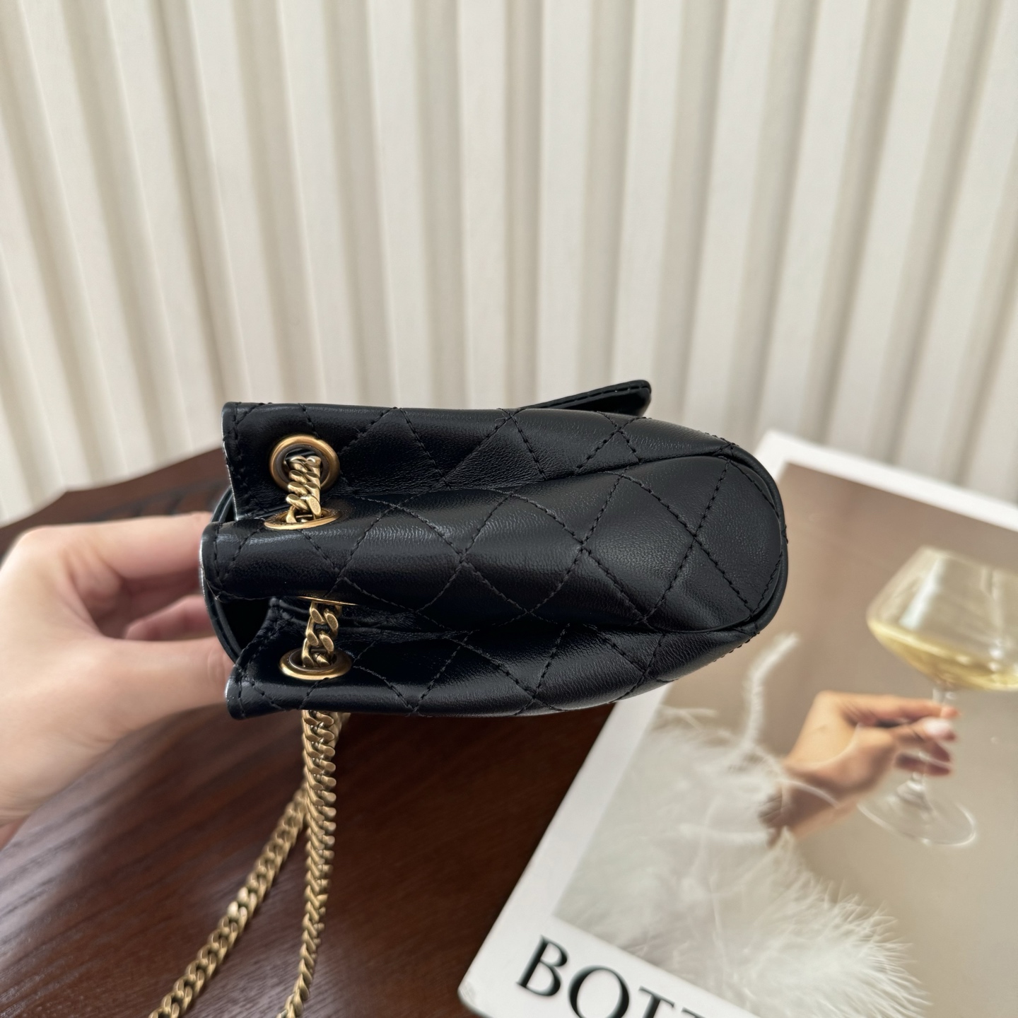 全套包装！原厂Monogram Mini Nolita，复古的翻盖信封包盖搭配菱格绗缝设计，小小的包身，