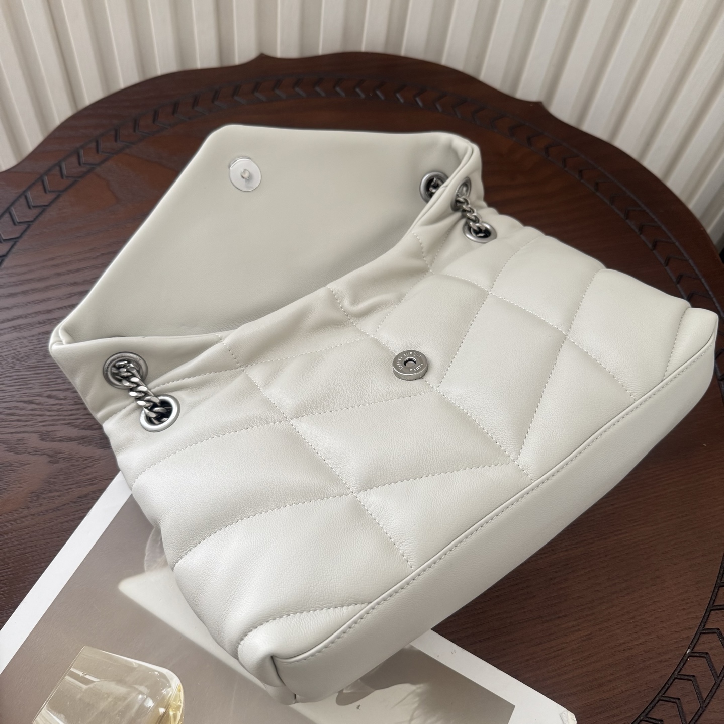 LOULOU PUFFER小号绗缝平面小羊皮包，手感柔软细腻的小羊皮，罗缎衬里，能装轻便，单肩斜挎手拎流