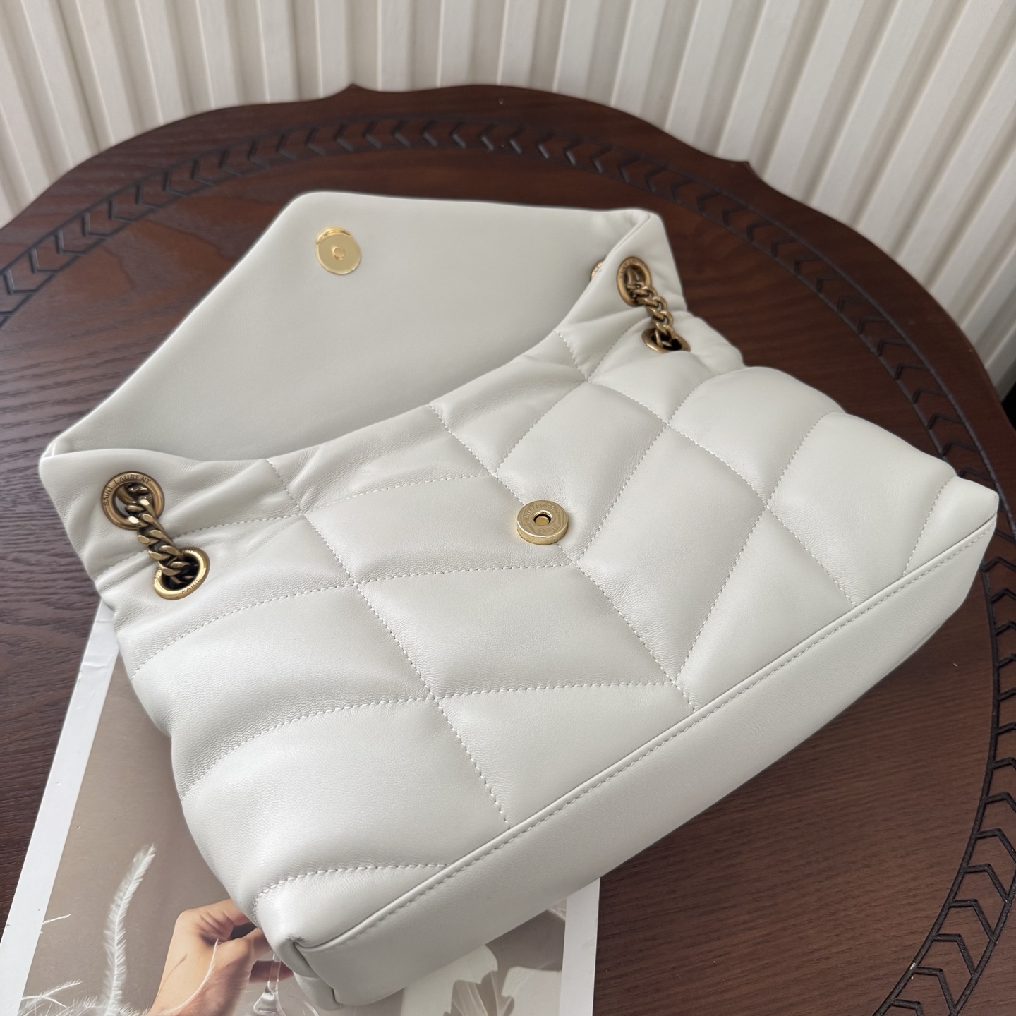 LOULOU PUFFER小号绗缝平面小羊皮包，手感柔软细腻的小羊皮，罗缎衬里，能装轻便，单肩斜挎手拎流