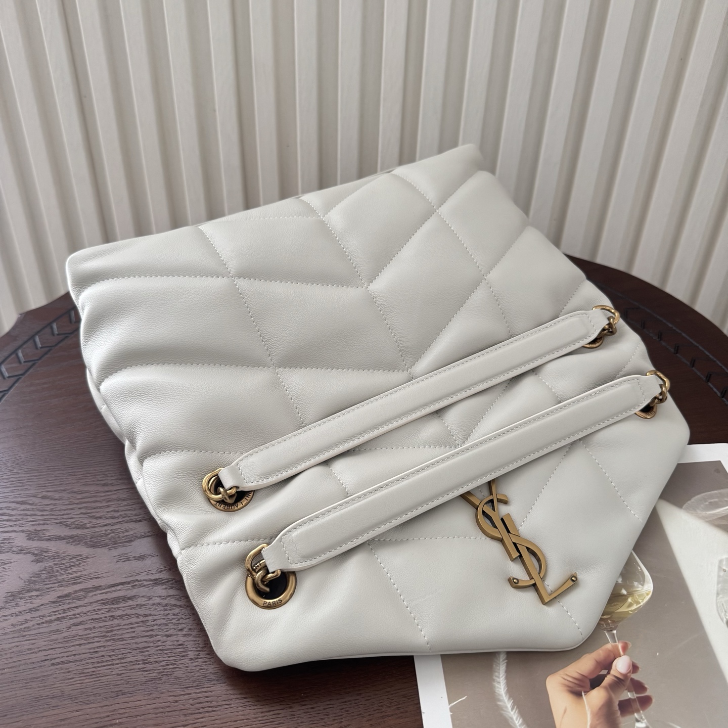 LOULOU PUFFER小号绗缝平面小羊皮包，手感柔软细腻的小羊皮，罗缎衬里，能装轻便，单肩斜挎手拎流