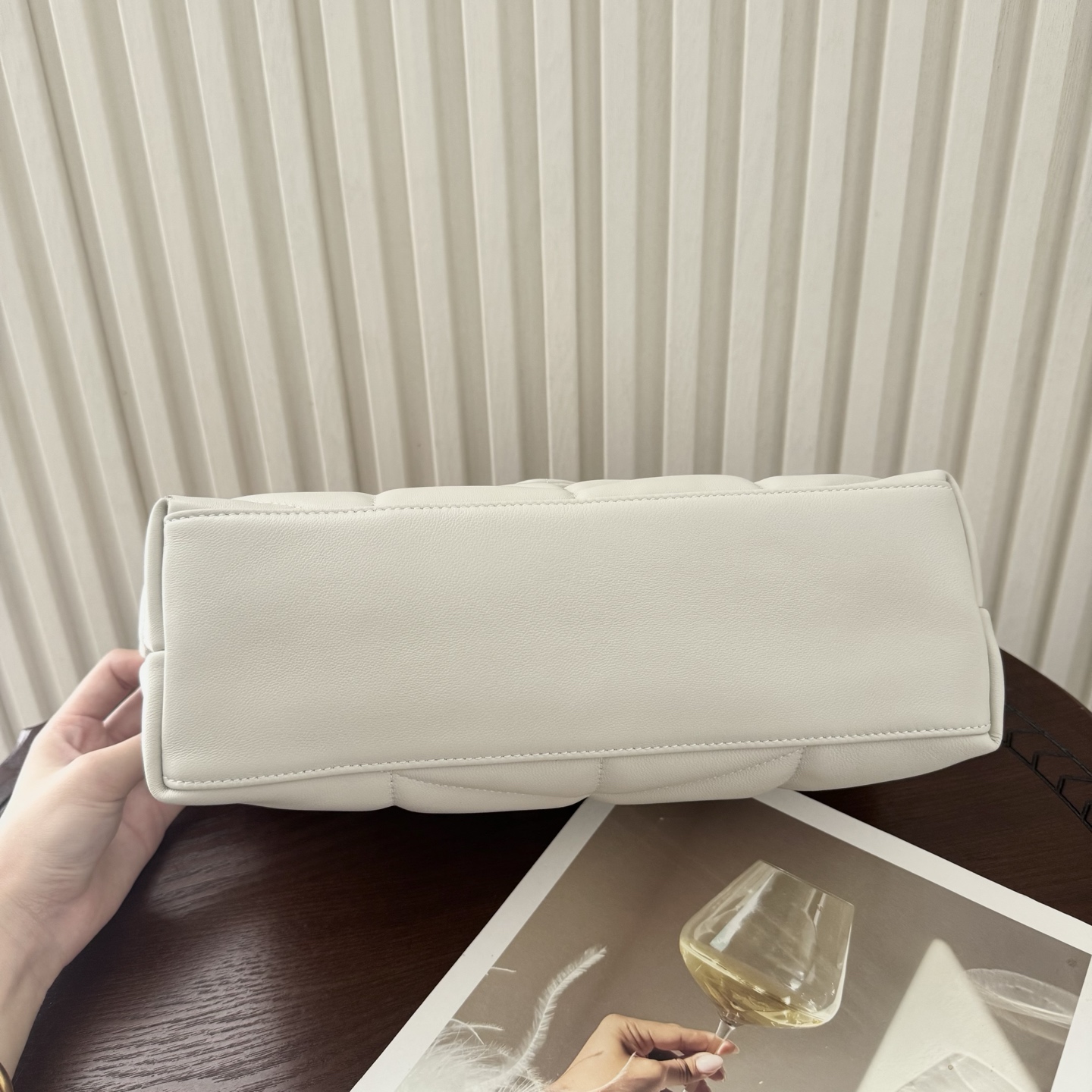 LOULOU PUFFER小号绗缝平面小羊皮包，手感柔软细腻的小羊皮，罗缎衬里，能装轻便，单肩斜挎手拎流