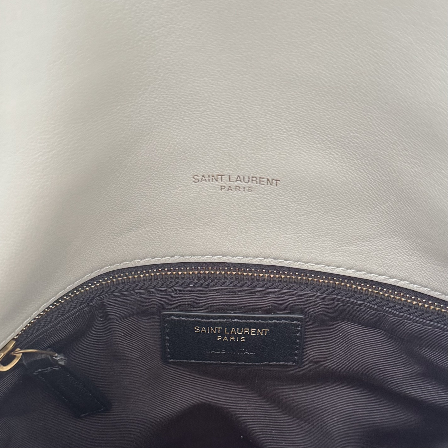 LOULOU PUFFER小号绗缝平面小羊皮包，手感柔软细腻的小羊皮，罗缎衬里，能装轻便，单肩斜挎手拎流