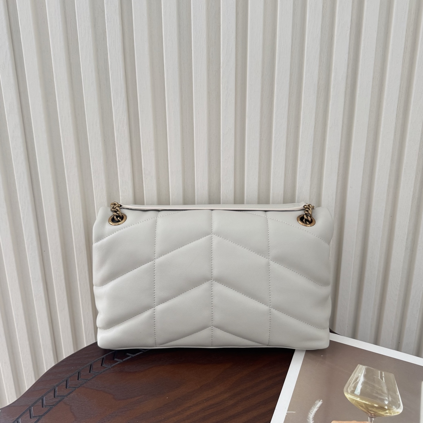 LOULOU PUFFER小号绗缝平面小羊皮包，手感柔软细腻的小羊皮，罗缎衬里，能装轻便，单肩斜挎手拎流