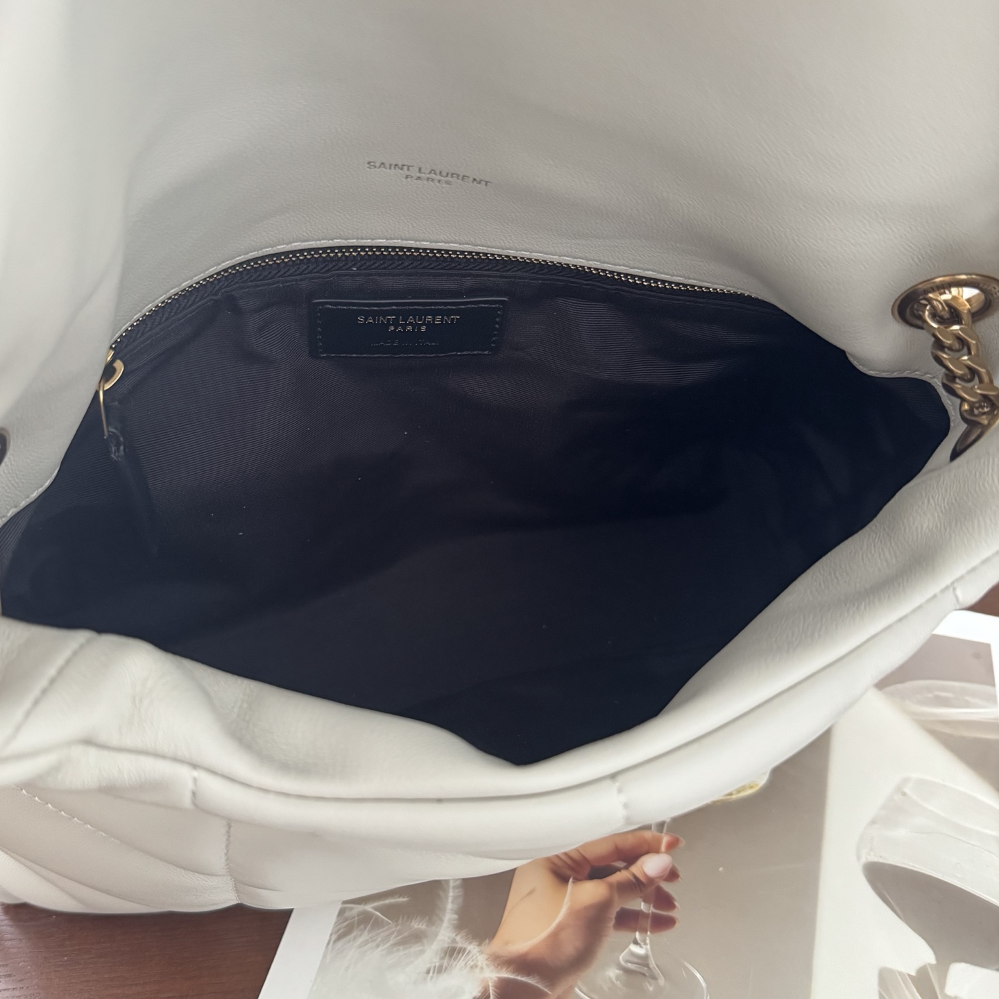 LOULOU PUFFER小号绗缝平面小羊皮包，手感柔软细腻的小羊皮，罗缎衬里，能装轻便，单肩斜挎手拎流