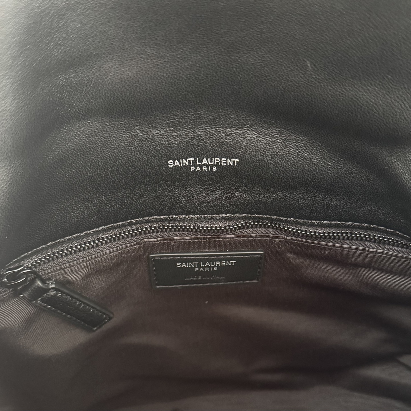 LOULOU PUFFER小号绗缝平面小羊皮包，手感柔软细腻的小羊皮，罗缎衬里，能装轻便，单肩斜挎手拎流