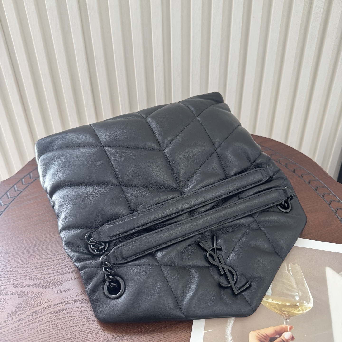 LOULOU PUFFER小号绗缝平面小羊皮包，手感柔软细腻的小羊皮，罗缎衬里，能装轻便，单肩斜挎手拎流