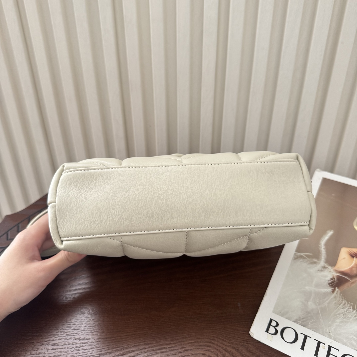 全套包装！LOULOU PUFFE迷你号绗缝小羊皮包，手感柔软细腻的小羊皮，罗缎衬里，能装轻便，单肩斜挎