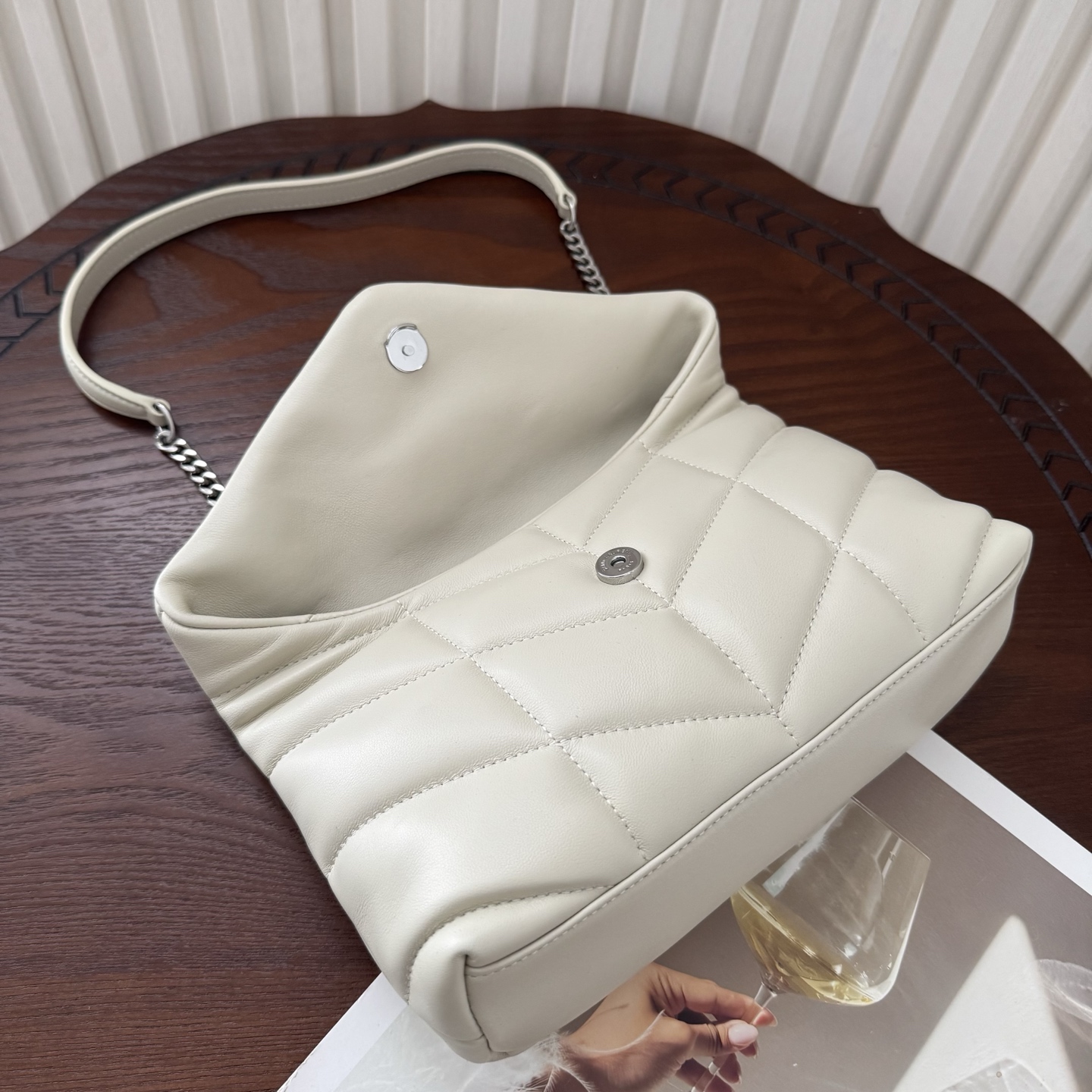 全套包装！LOULOU PUFFE迷你号绗缝小羊皮包，手感柔软细腻的小羊皮，罗缎衬里，能装轻便，单肩斜挎