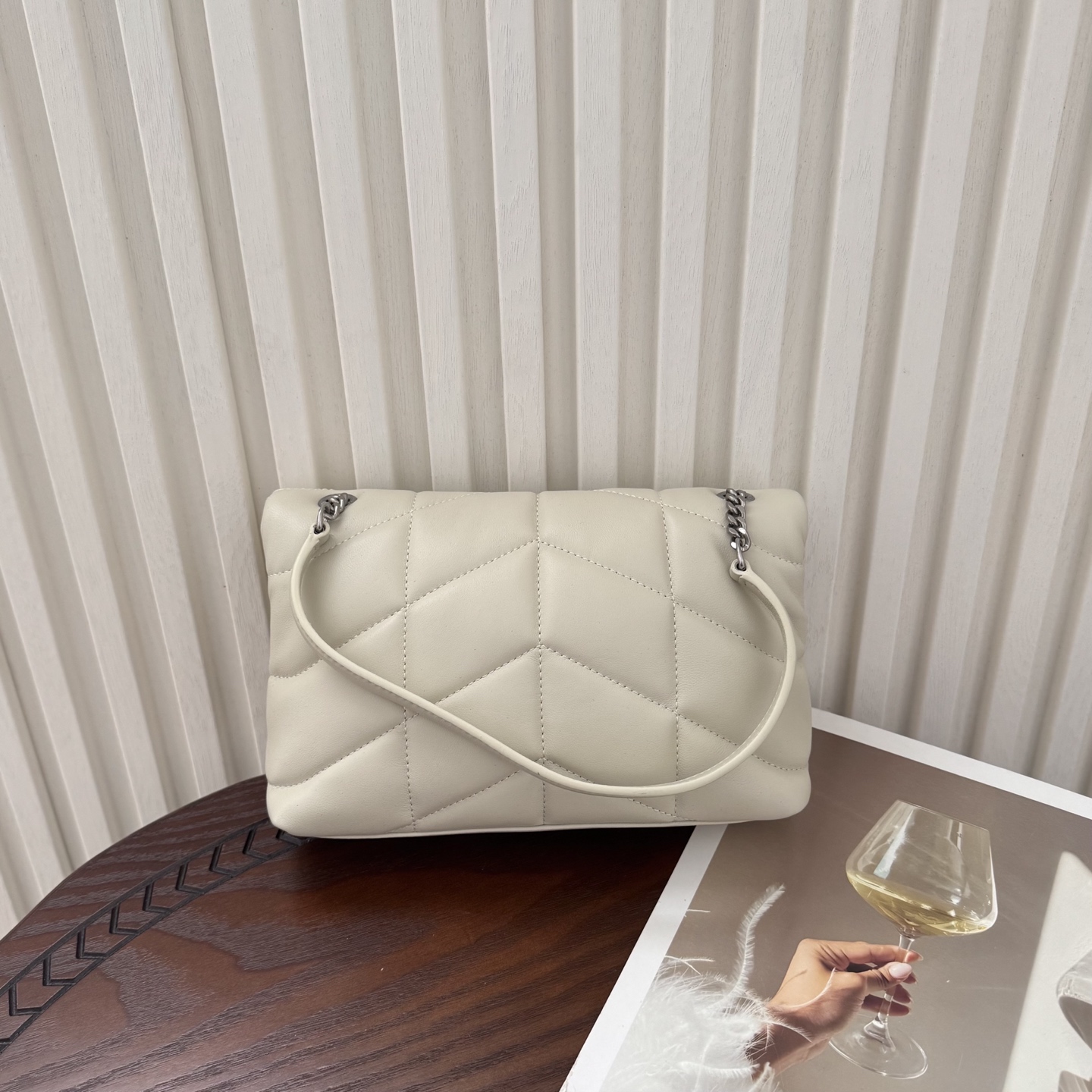 全套包装！LOULOU PUFFE迷你号绗缝小羊皮包，手感柔软细腻的小羊皮，罗缎衬里，能装轻便，单肩斜挎