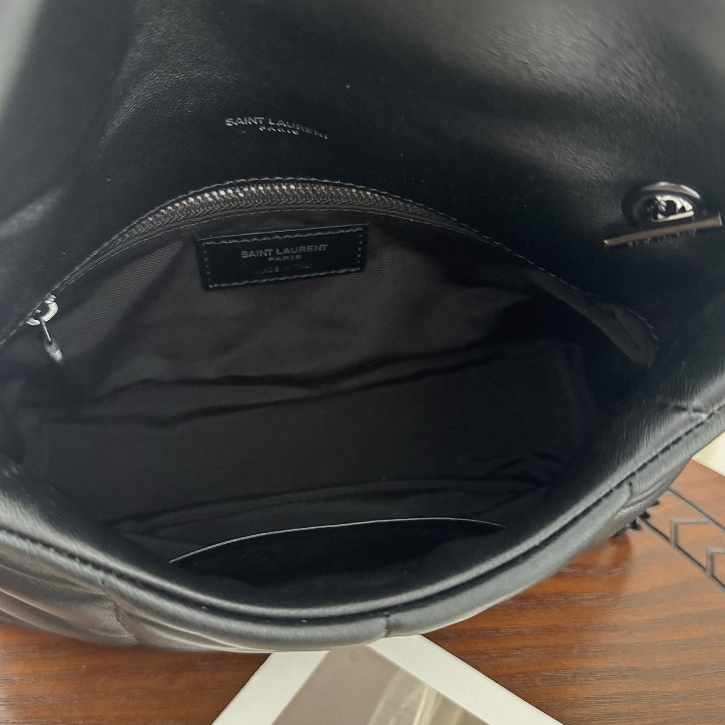 全套包装！LOULOU PUFFE迷你号绗缝小羊皮包，手感柔软细腻的小羊皮，罗缎衬里，能装轻便，单肩斜挎