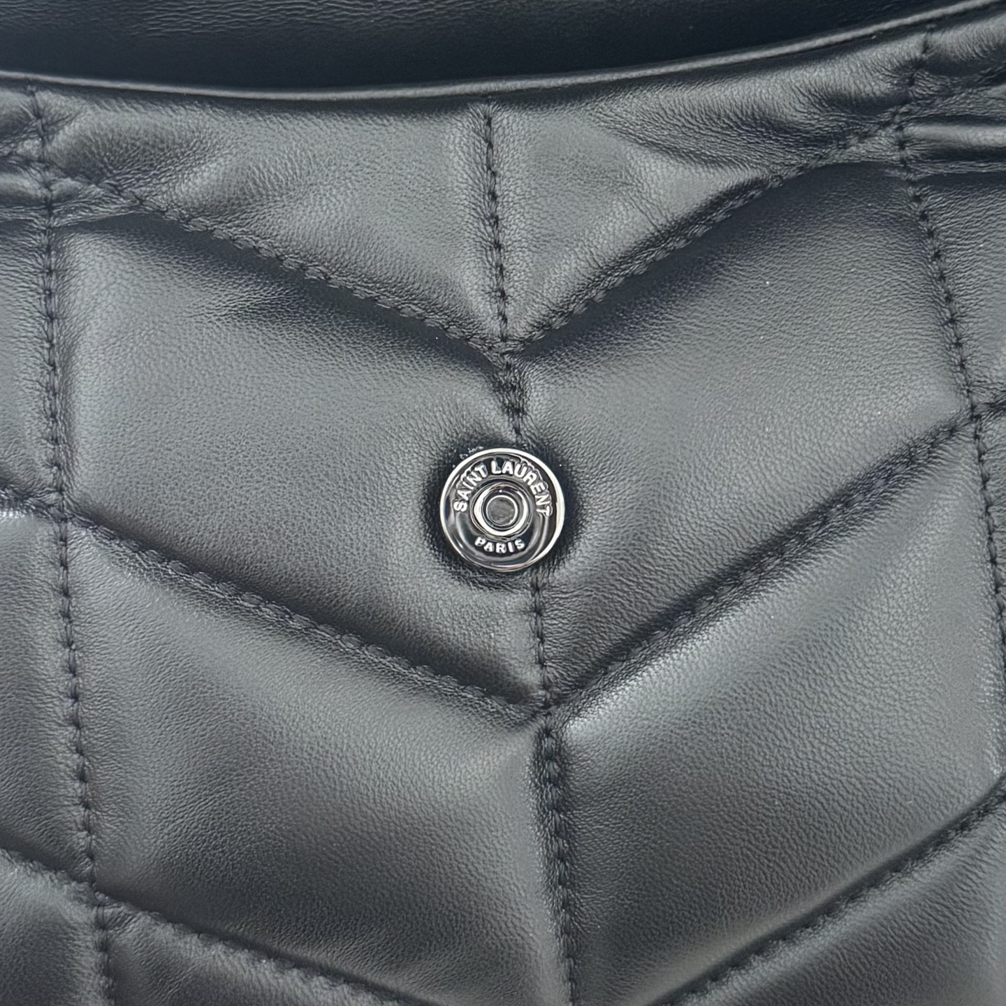 全套包装！LOULOU PUFFE迷你号绗缝小羊皮包，手感柔软细腻的小羊皮，罗缎衬里，能装轻便，单肩斜挎