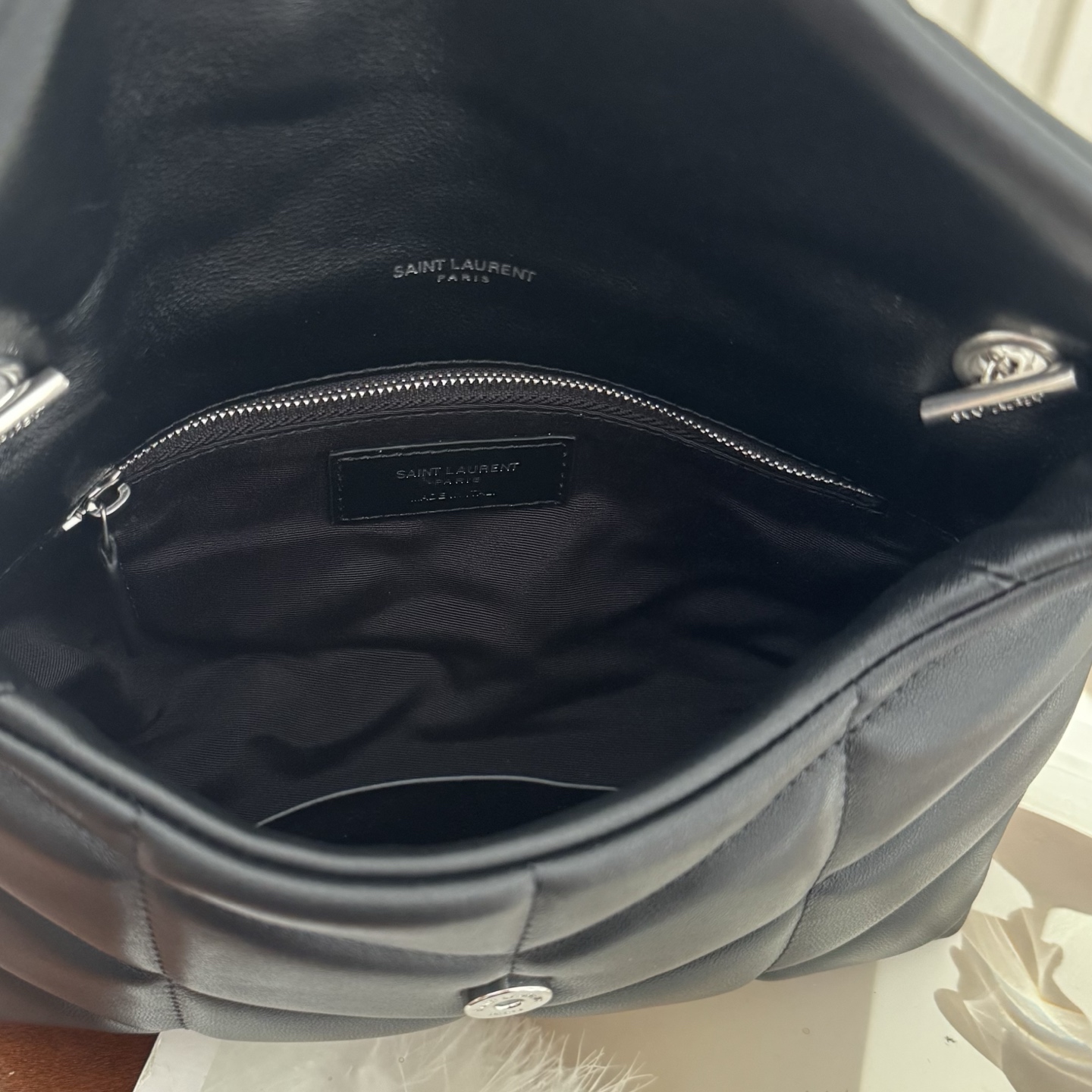 全套包装！LOULOU PUFFE迷你号绗缝小羊皮包，手感柔软细腻的小羊皮，罗缎衬里，能装轻便，单肩斜挎