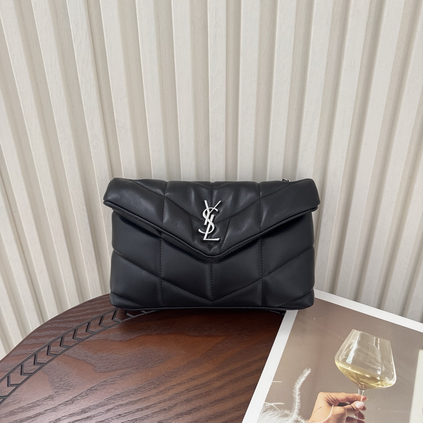 全套包装！LOULOU PUFFE迷你号绗缝小羊皮包，手感柔软细腻的小羊皮，罗缎衬里，能装轻便，单肩斜挎