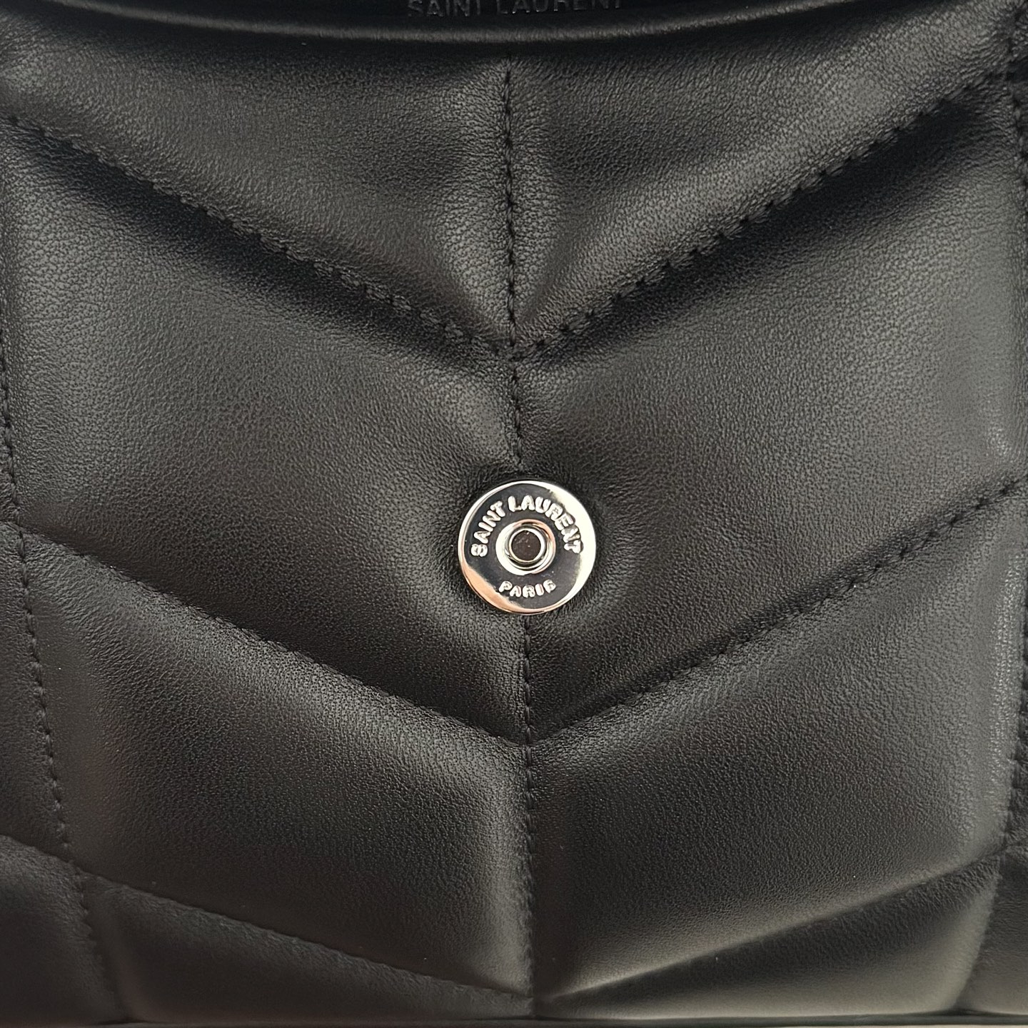 全套包装！LOULOU PUFFE迷你号绗缝小羊皮包，手感柔软细腻的小羊皮，罗缎衬里，能装轻便，单肩斜挎