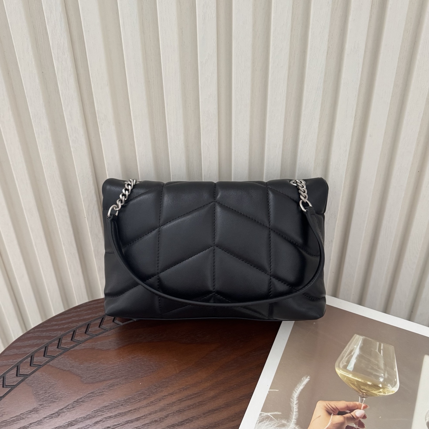 全套包装！LOULOU PUFFE迷你号绗缝小羊皮包，手感柔软细腻的小羊皮，罗缎衬里，能装轻便，单肩斜挎