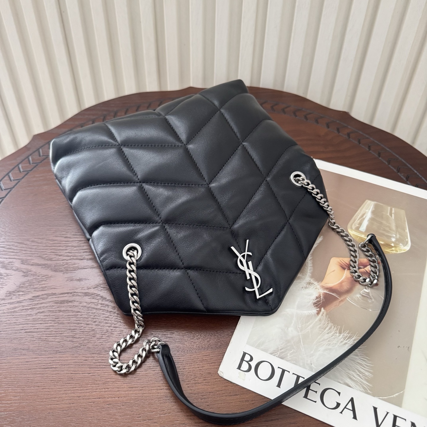 全套包装！LOULOU PUFFE迷你号绗缝小羊皮包，手感柔软细腻的小羊皮，罗缎衬里，能装轻便，单肩斜挎