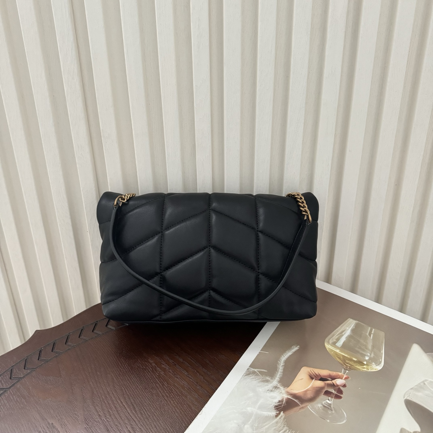 全套包装！LOULOU PUFFE迷你号绗缝小羊皮包，手感柔软细腻的小羊皮，罗缎衬里，能装轻便，单肩斜挎