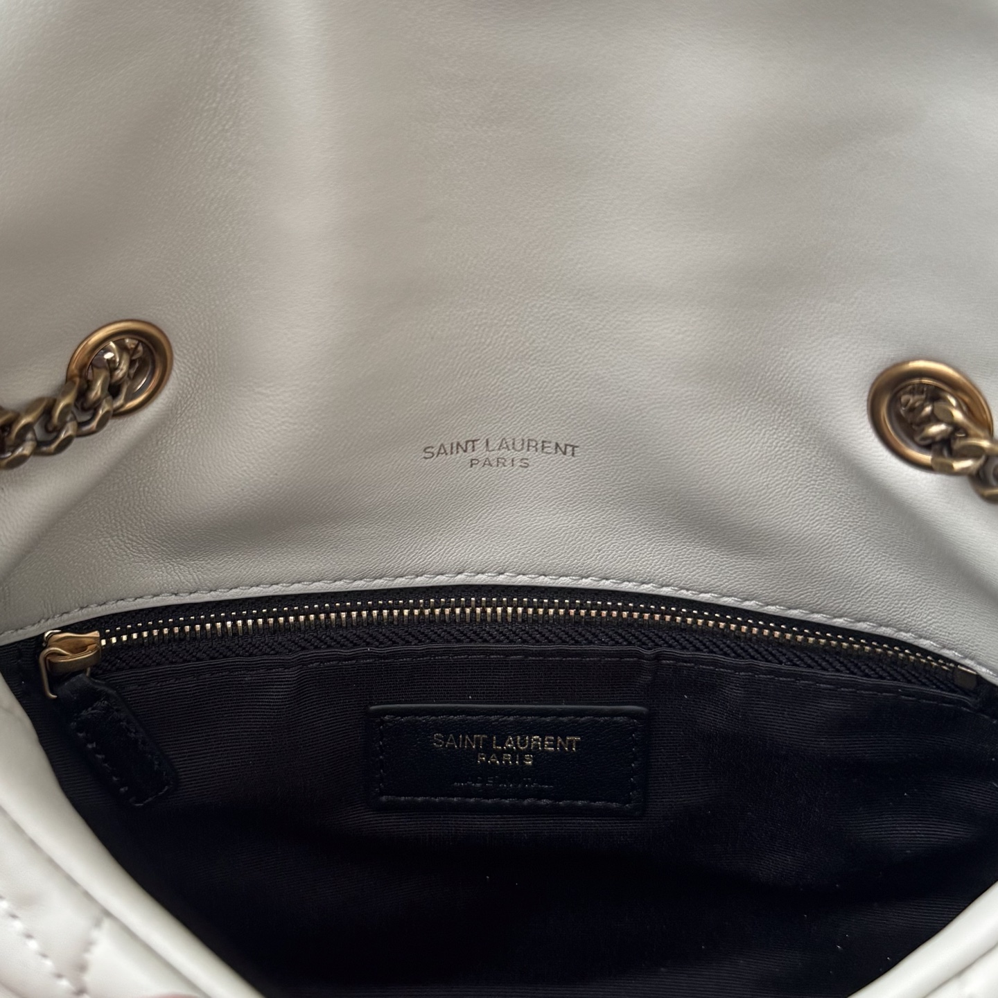 LOULOU PUFFER迷你号升级双链条款！延用了柔软细腻的小羊皮，罗缎衬里，V形绗缝和滑动链条肩带，