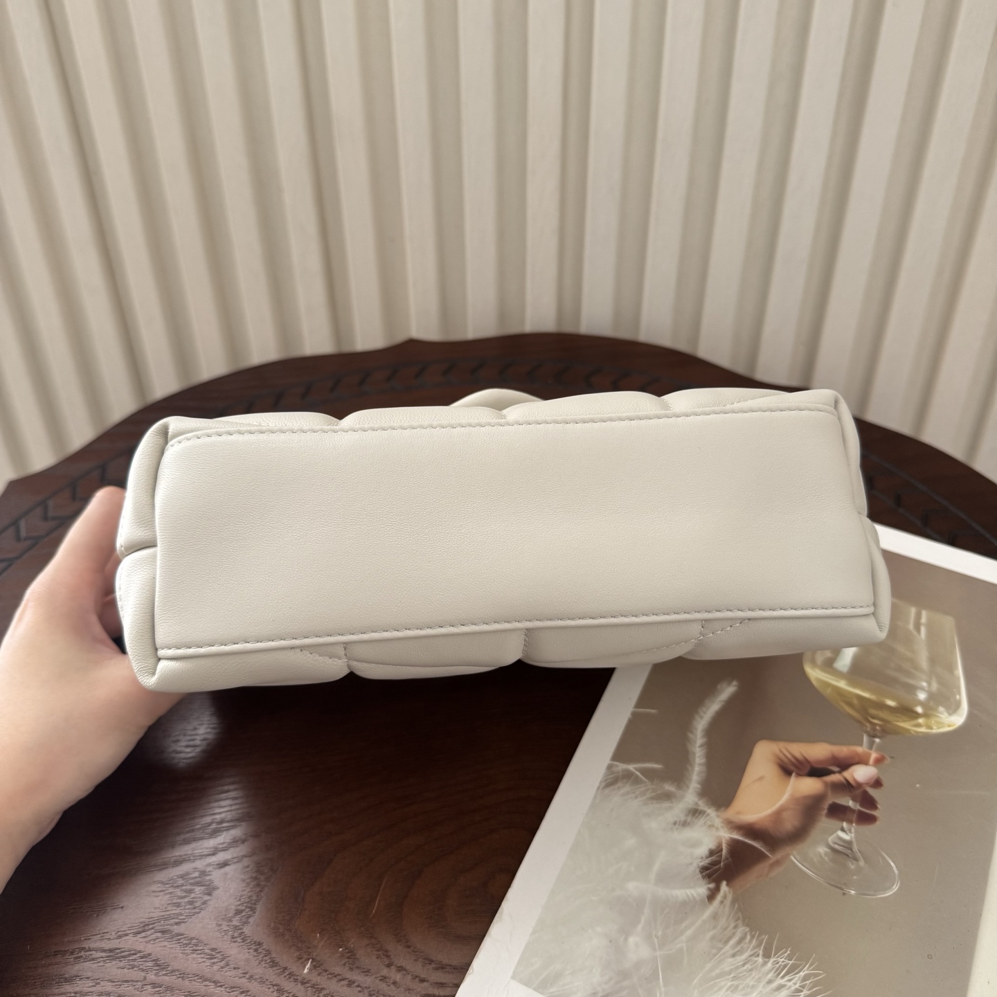 LOULOU PUFFER迷你号升级双链条款！延用了柔软细腻的小羊皮，罗缎衬里，V形绗缝和滑动链条肩带，