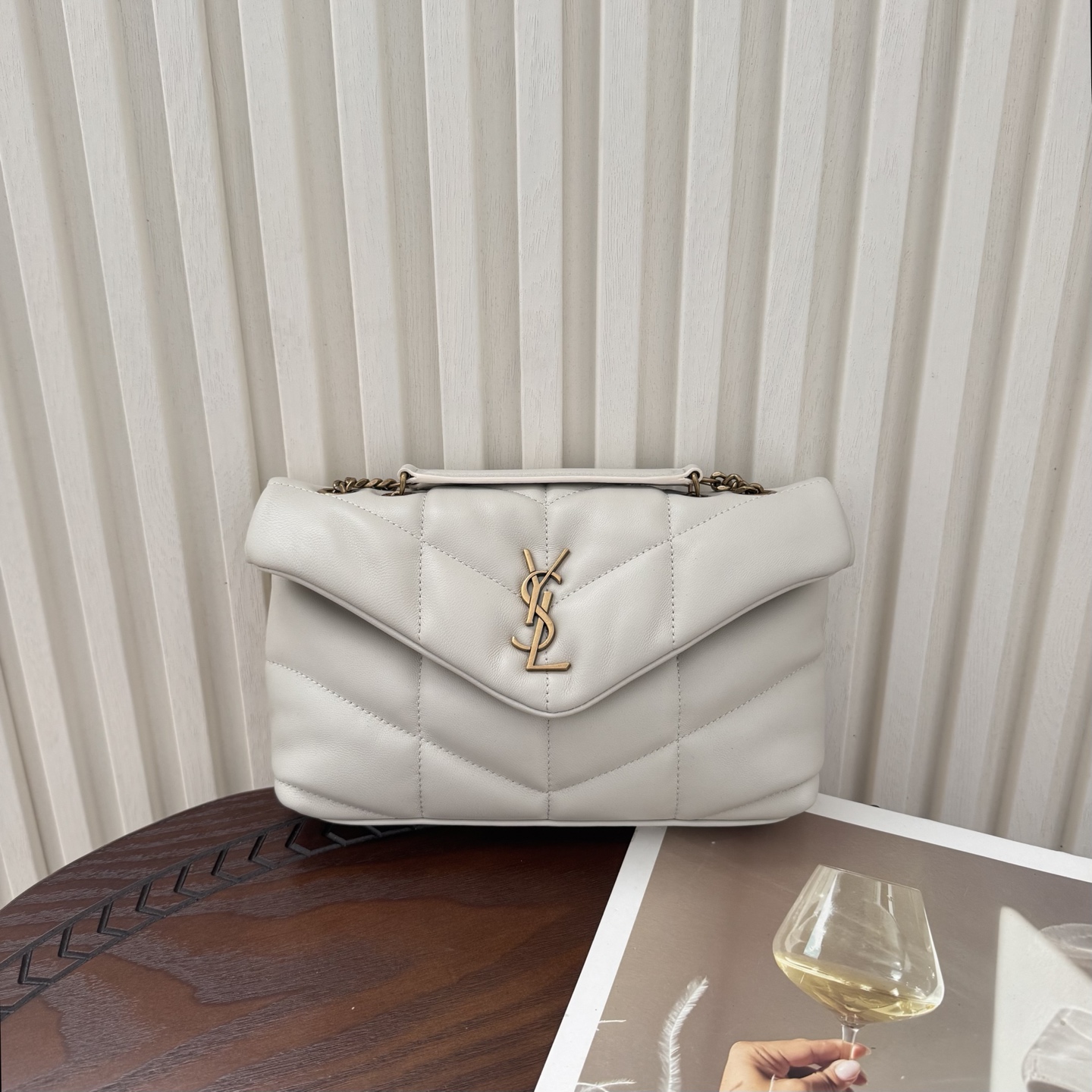 LOULOU PUFFER迷你号升级双链条款！延用了柔软细腻的小羊皮，罗缎衬里，V形绗缝和滑动链条肩带，