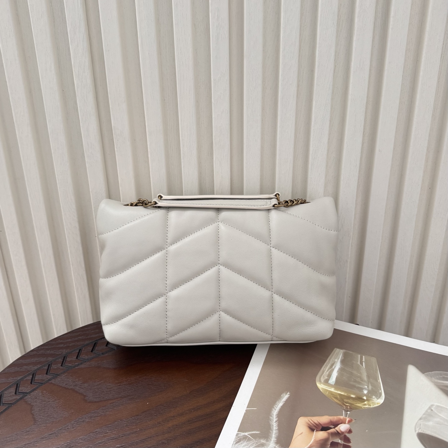 LOULOU PUFFER迷你号升级双链条款！延用了柔软细腻的小羊皮，罗缎衬里，V形绗缝和滑动链条肩带，