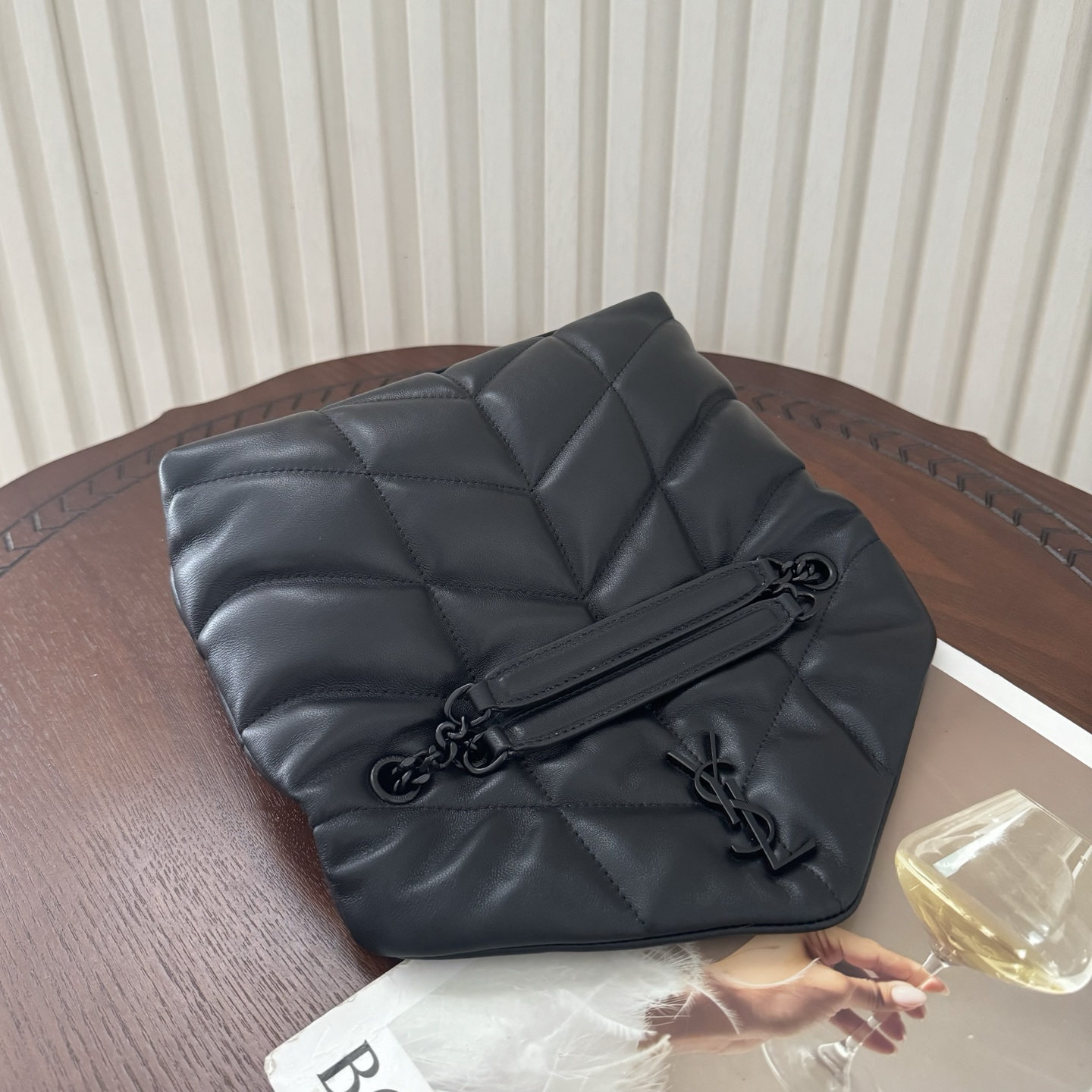 LOULOU PUFFER迷你号升级双链条款！延用了柔软细腻的小羊皮，罗缎衬里，V形绗缝和滑动链条肩带，