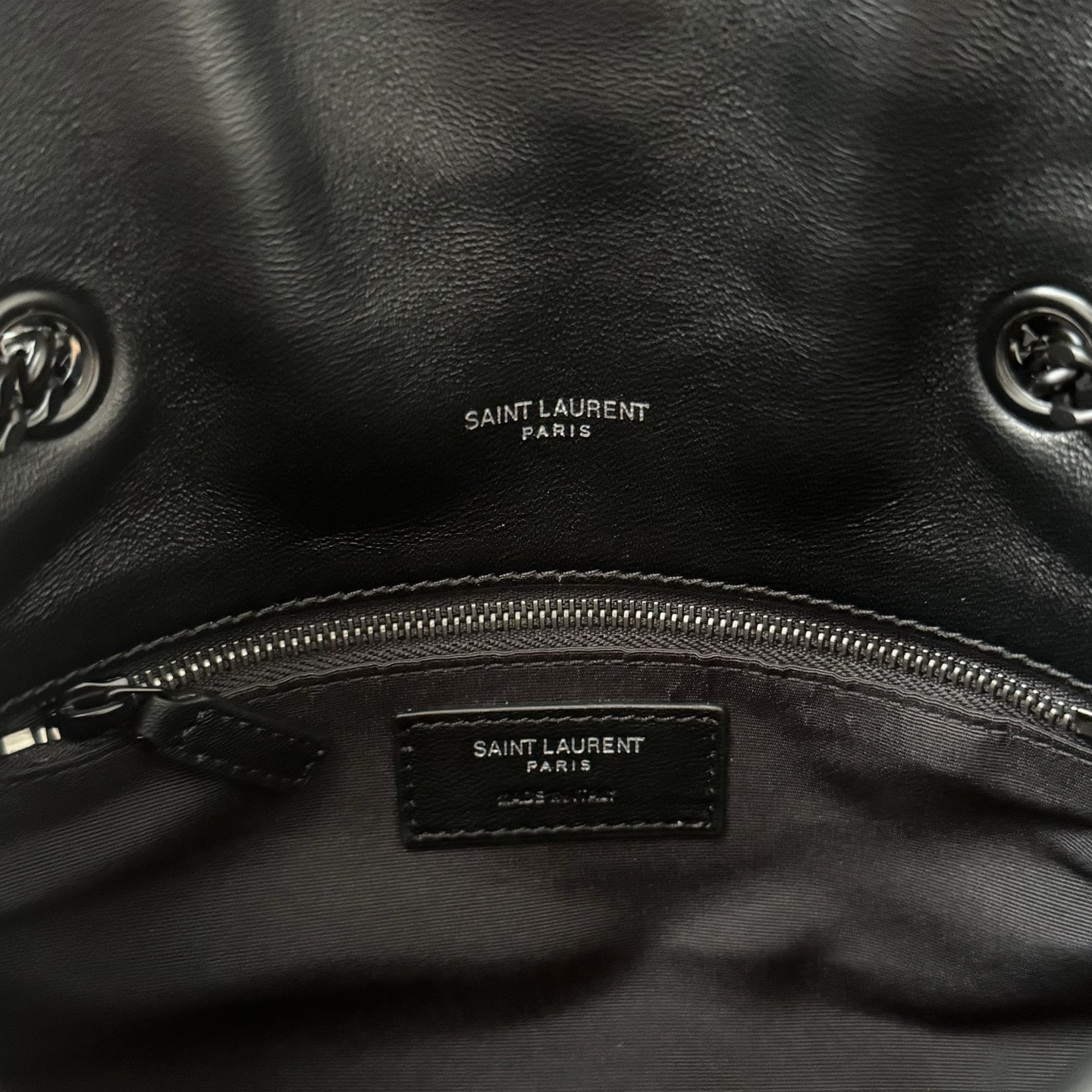 LOULOU PUFFER迷你号升级双链条款！延用了柔软细腻的小羊皮，罗缎衬里，V形绗缝和滑动链条肩带，