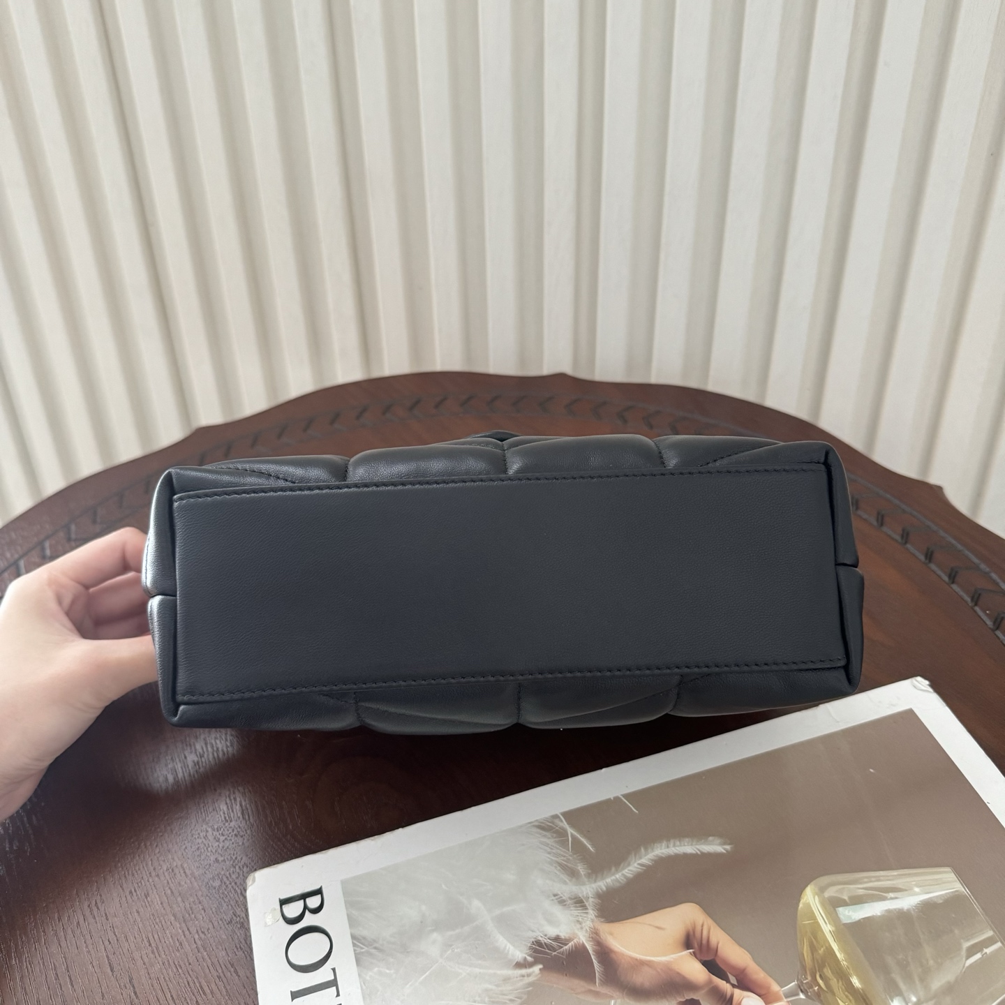 LOULOU PUFFER迷你号升级双链条款！延用了柔软细腻的小羊皮，罗缎衬里，V形绗缝和滑动链条肩带，