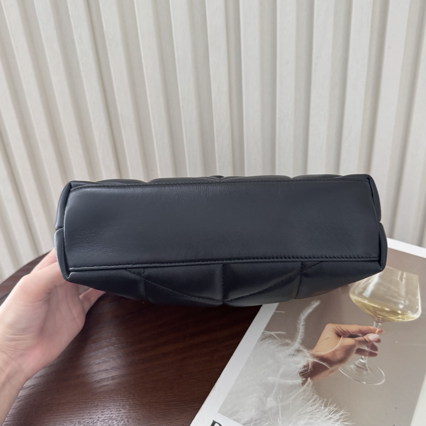 LOULOU PUFFER迷你号升级双链条款！延用了柔软细腻的小羊皮，罗缎衬里，V形绗缝和滑动链条肩带，