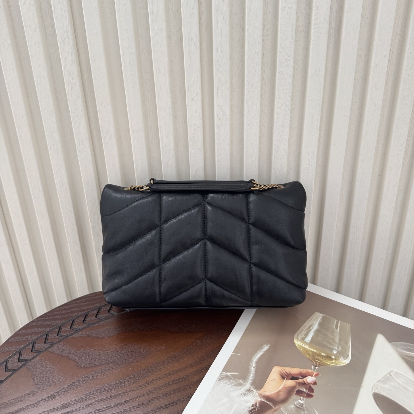 LOULOU PUFFER迷你号升级双链条款！延用了柔软细腻的小羊皮，罗缎衬里，V形绗缝和滑动链条肩带，