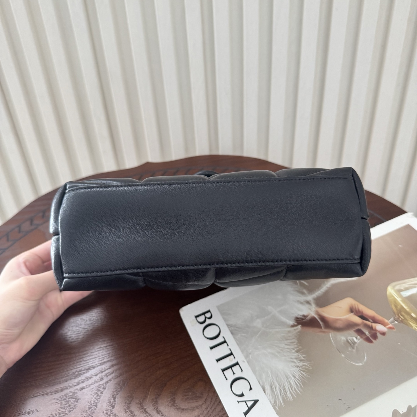 LOULOU PUFFER迷你号升级双链条款！延用了柔软细腻的小羊皮，罗缎衬里，V形绗缝和滑动链条肩带，